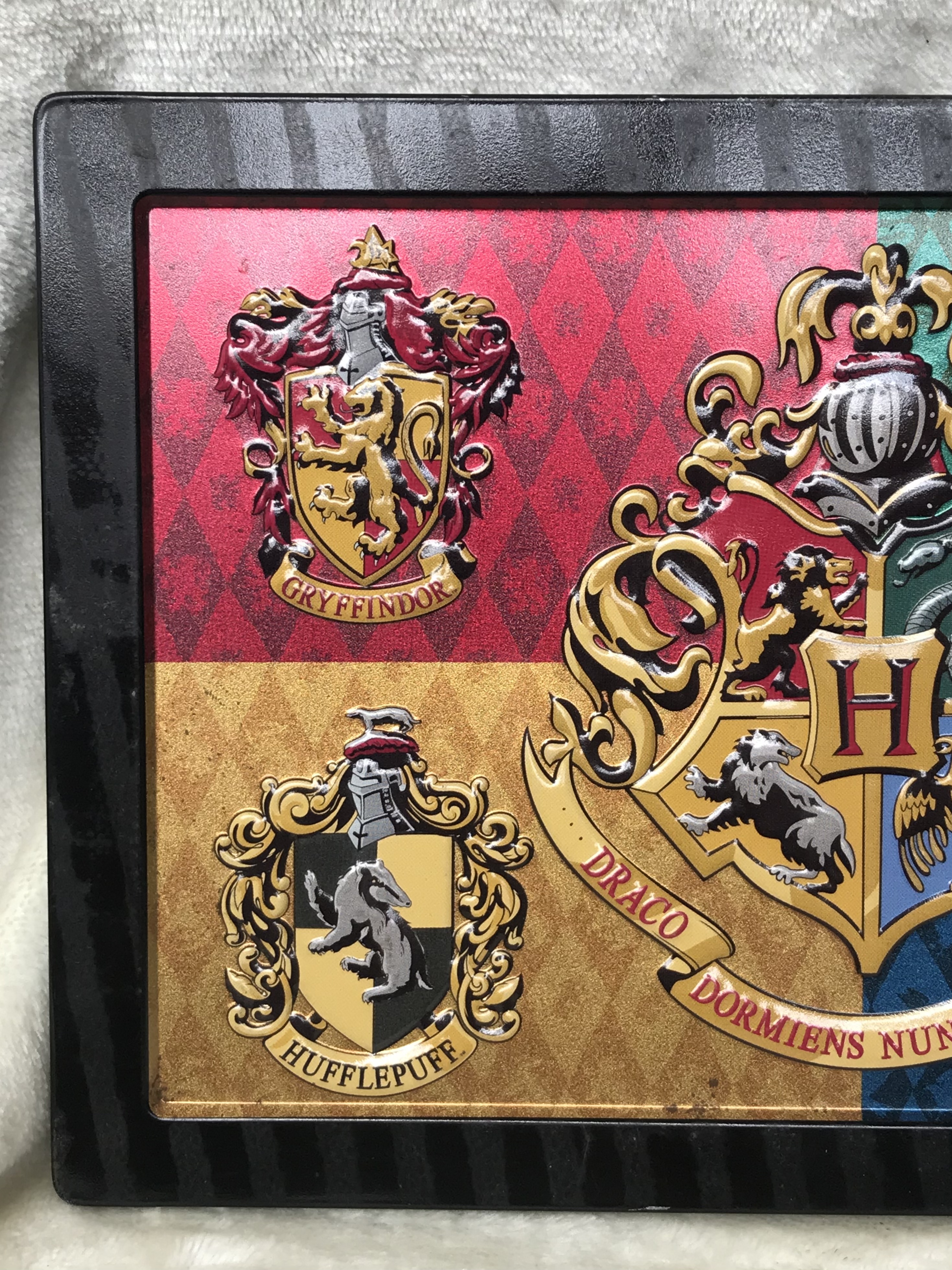 กล่องโลหะแฮรี่พอตเตอร์ ฝาลายปั๊มนูน กล่องขนม Universal Studios Japan USJ Harry Potter Can Chocolate Rare Hogwarts