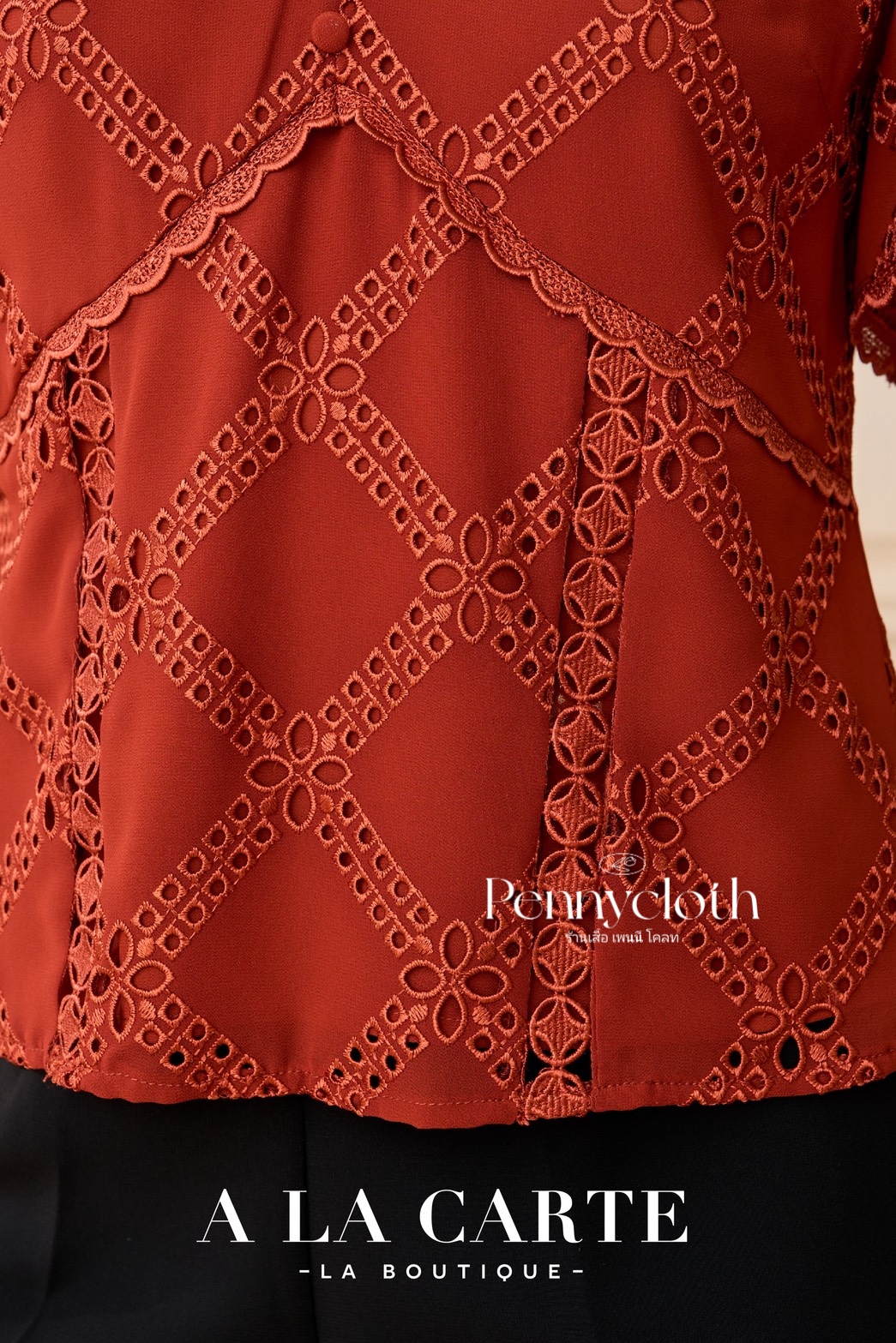 A La Carte รหัส 69834 เสื้อลูกไม้ชีฟอง งานปัก คอวี แขนสั้นแฟร์ สีดำ สีขาว สีโอวัลติน สีส้ม ( ขนาดเอวน้อยกว่าอก 2")