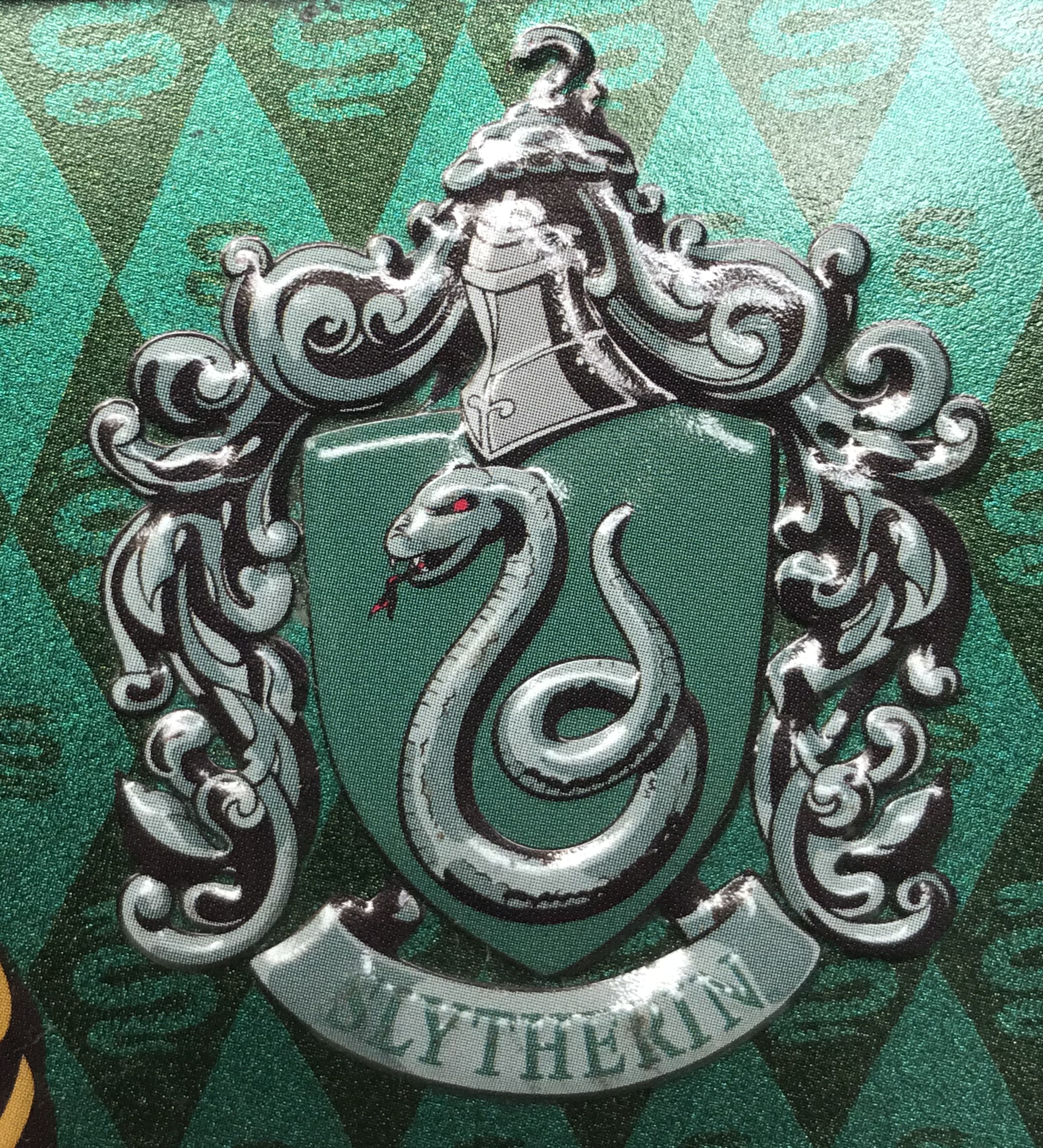 กล่องโลหะแฮรี่พอตเตอร์ ฝาลายปั๊มนูน กล่องขนม Universal Studios Japan USJ Harry Potter Can Chocolate Rare Hogwarts