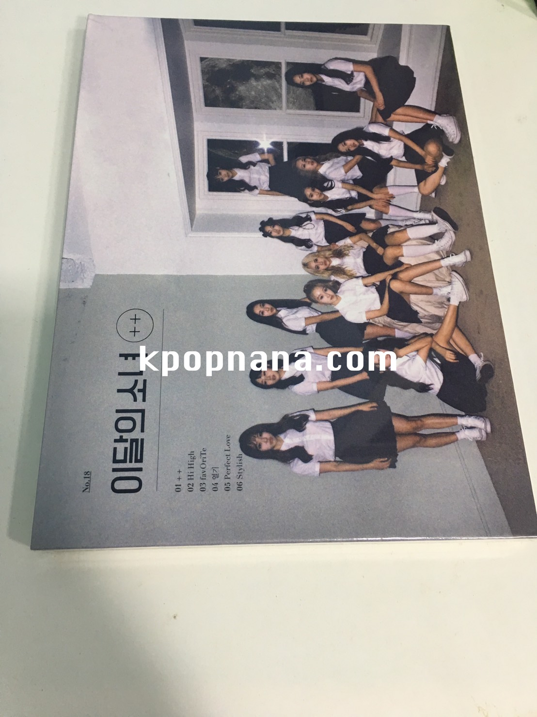 LOONA -Mini Album [+ +] (Normal A Ver.) ปก สีขาว + โปสเตอร์ พร้อมกระบอกโปสเตอร์ พร้อมส่ง