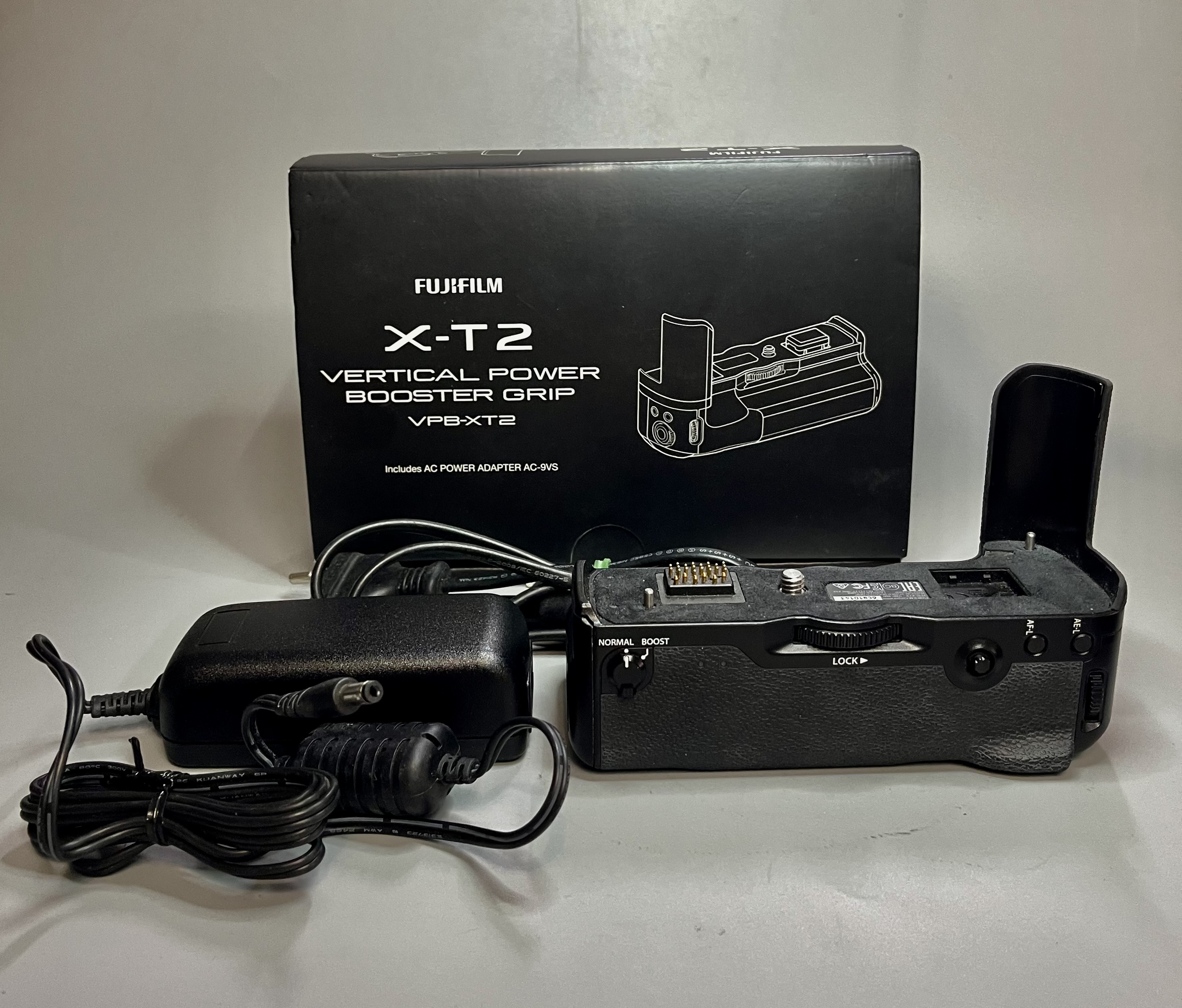 Fujifilm Battery Grip VPB-XT2 หมดประกันศูนย์ ของแท้ ยกกล่อง สภาพดี สภาพทั่วไป98% ยังไม่ได้ใช้งาน ใช้งานได้ปกติ 100%