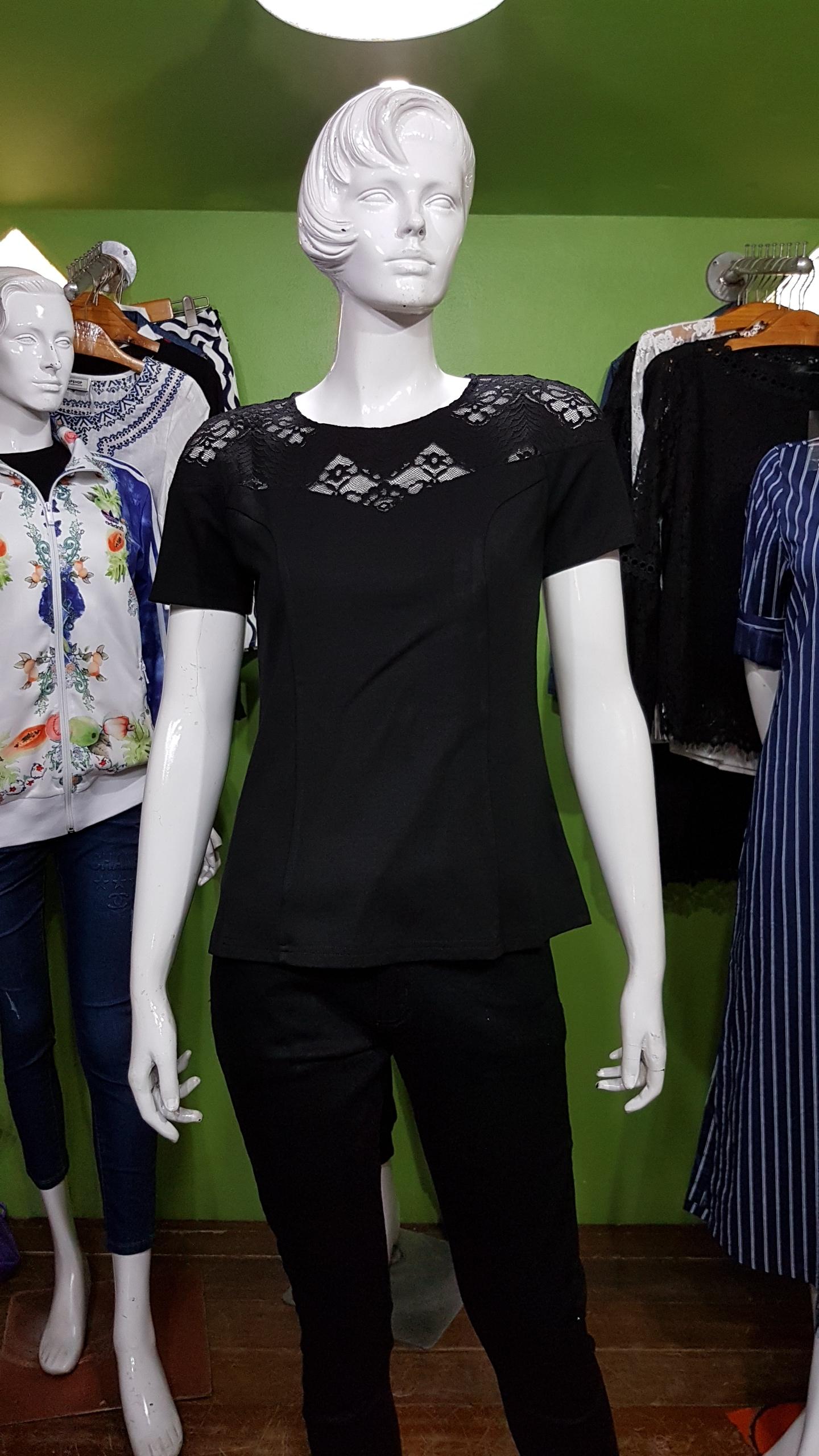 เสื้อแฟชั่นแขนสั้นผ้าบูติค TAPSHOP ต่อผ้าลูกไม้ช่วงไหล่ เนื้อผ้า cotton&polyester เนื้อผ้ายืดหยุ่นดีใส่สบาย ค่ะ สินค้าพร้อมส่ง size XL,XXL อก 40,42 นิ้วค่ะ