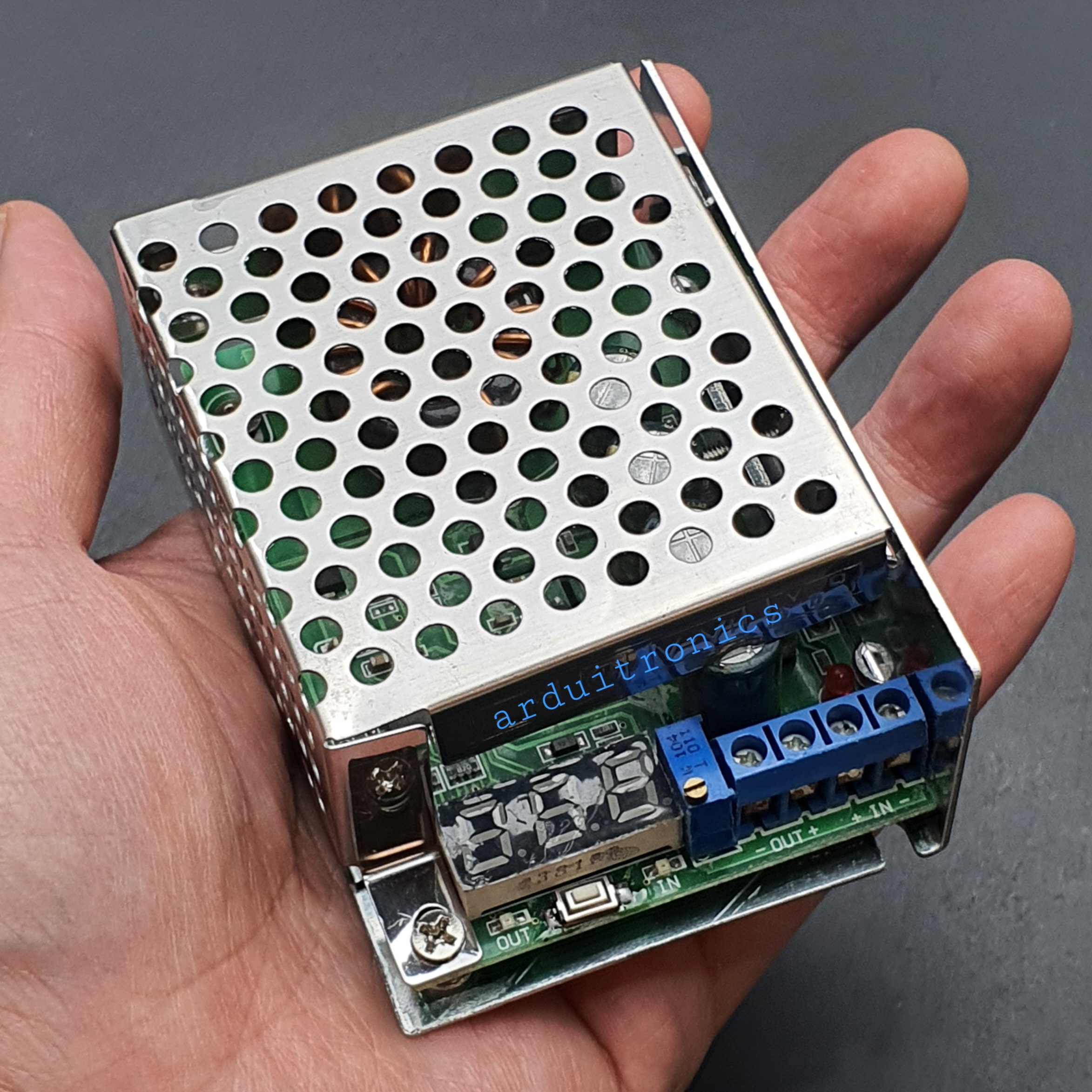 8A Boost Converter and Voltmeter : 12V - 32V (16A Max) to 12V- 46V (8A Max)