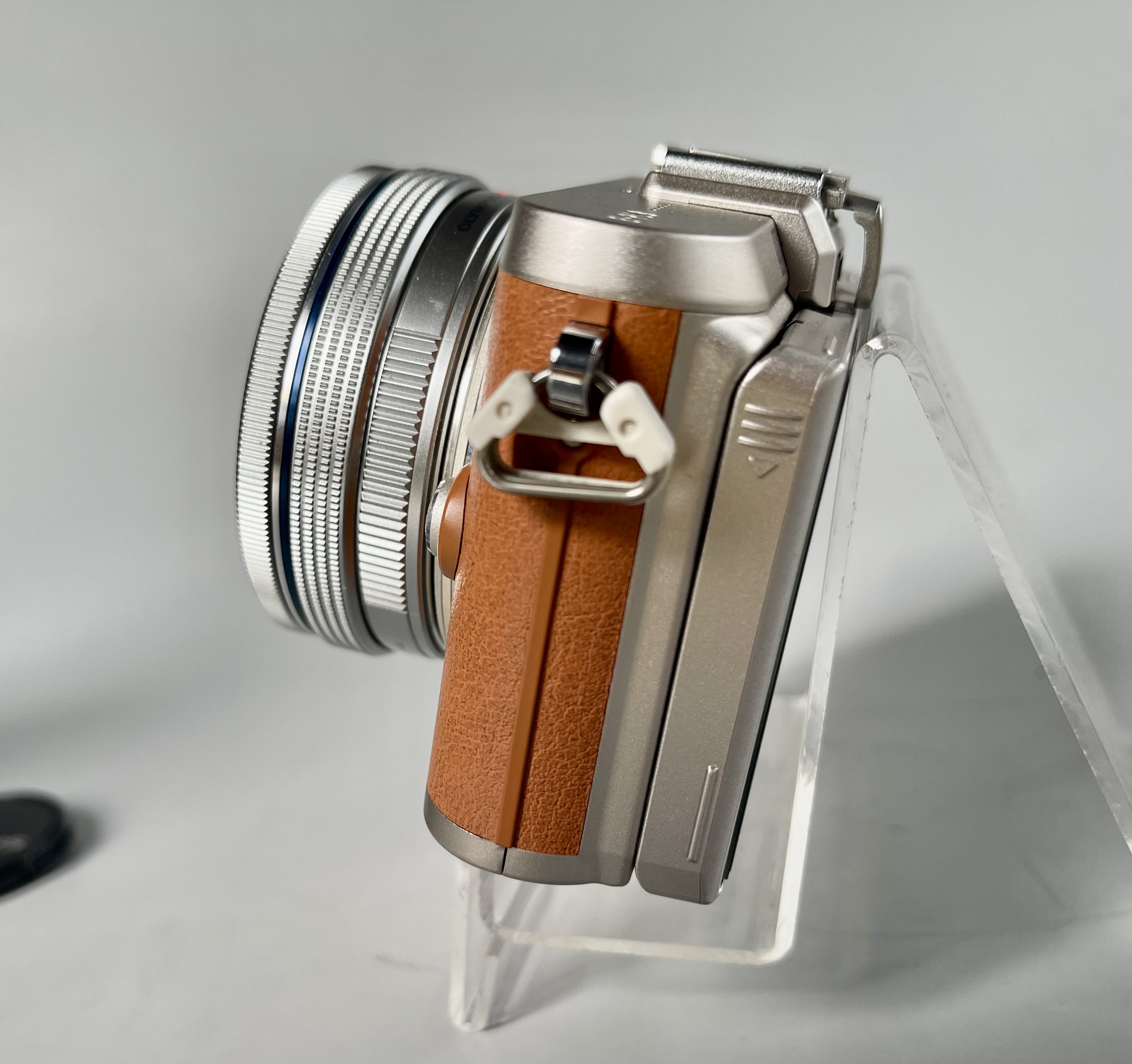 ขาย Olympus EPL8 Lens 14-42 kit (สีน้ำตาล)ชัตเตอร์ 4037 สภาพสวยราคาประหยัด