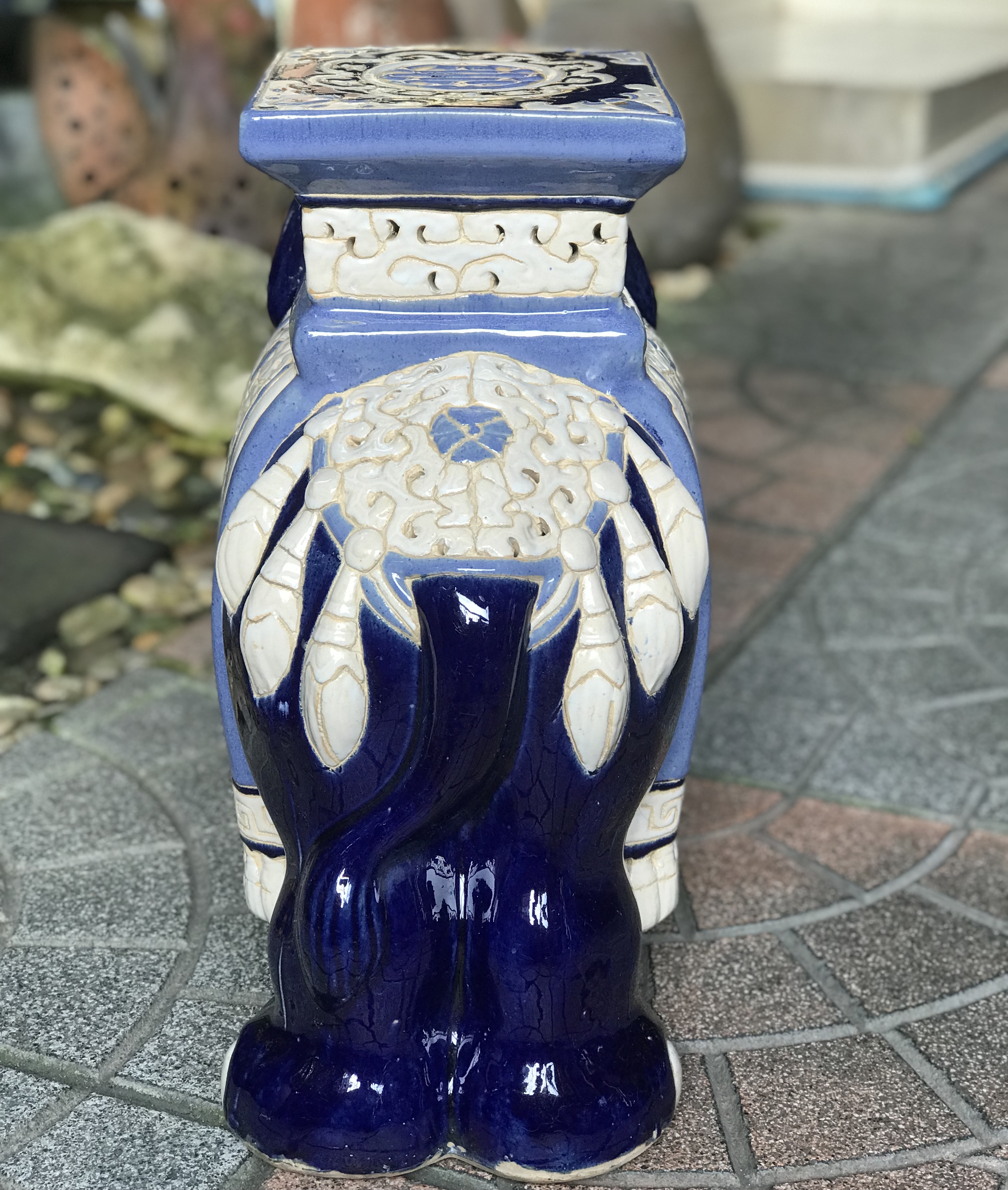 1 เชือก เก่ากว่า 40 ปี กี๋ช้างเซรามิค กี๋วางกระถาง แจกัน รูปปั้นช้าง LARGE CERAMIC ELEPHANT PLANT STAND SIDE TABLE,1980S