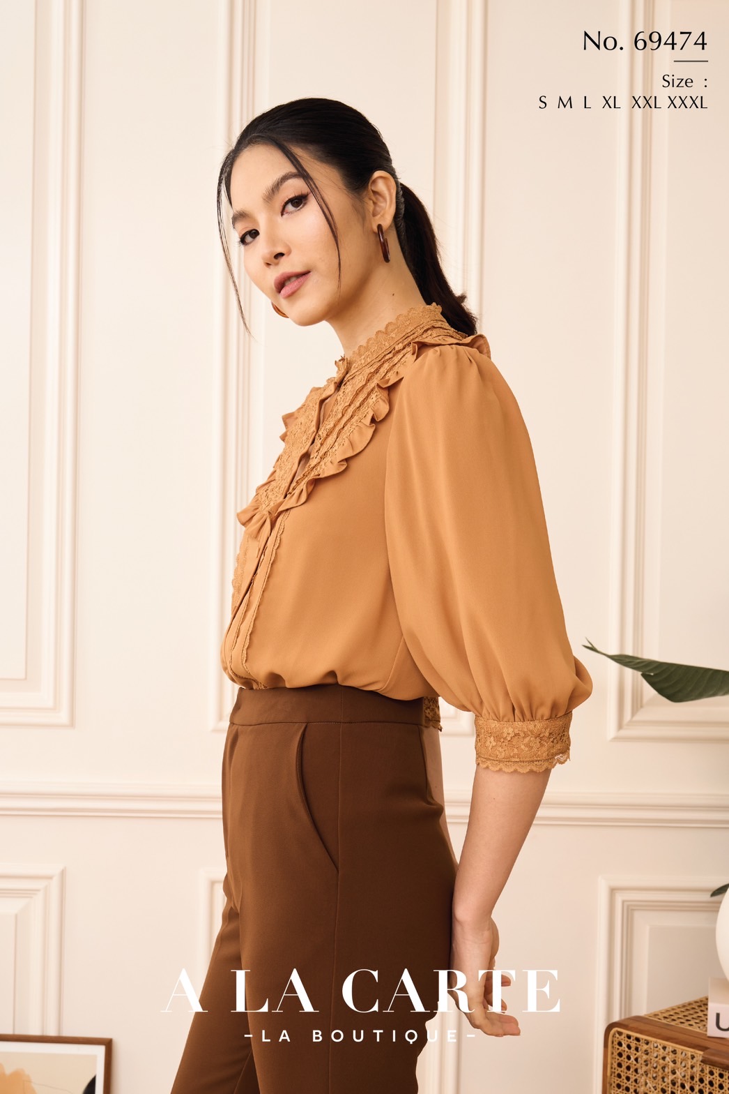 69474 เสื้อ A La Carte ชีฟองแขน 3 ส่วน แต่งทริมลูกไม้ช่วงอก และเสียบระบายรอบ มีกระดุมหน้า แทรกเชิงทริมที่ลำตัว ขอบแขนผ้าลูกไม้ มีซับใน สีขาว S-L,2XL,3XL สีน้ำตาล S,L,XL,3XL สีกรม M,3XL