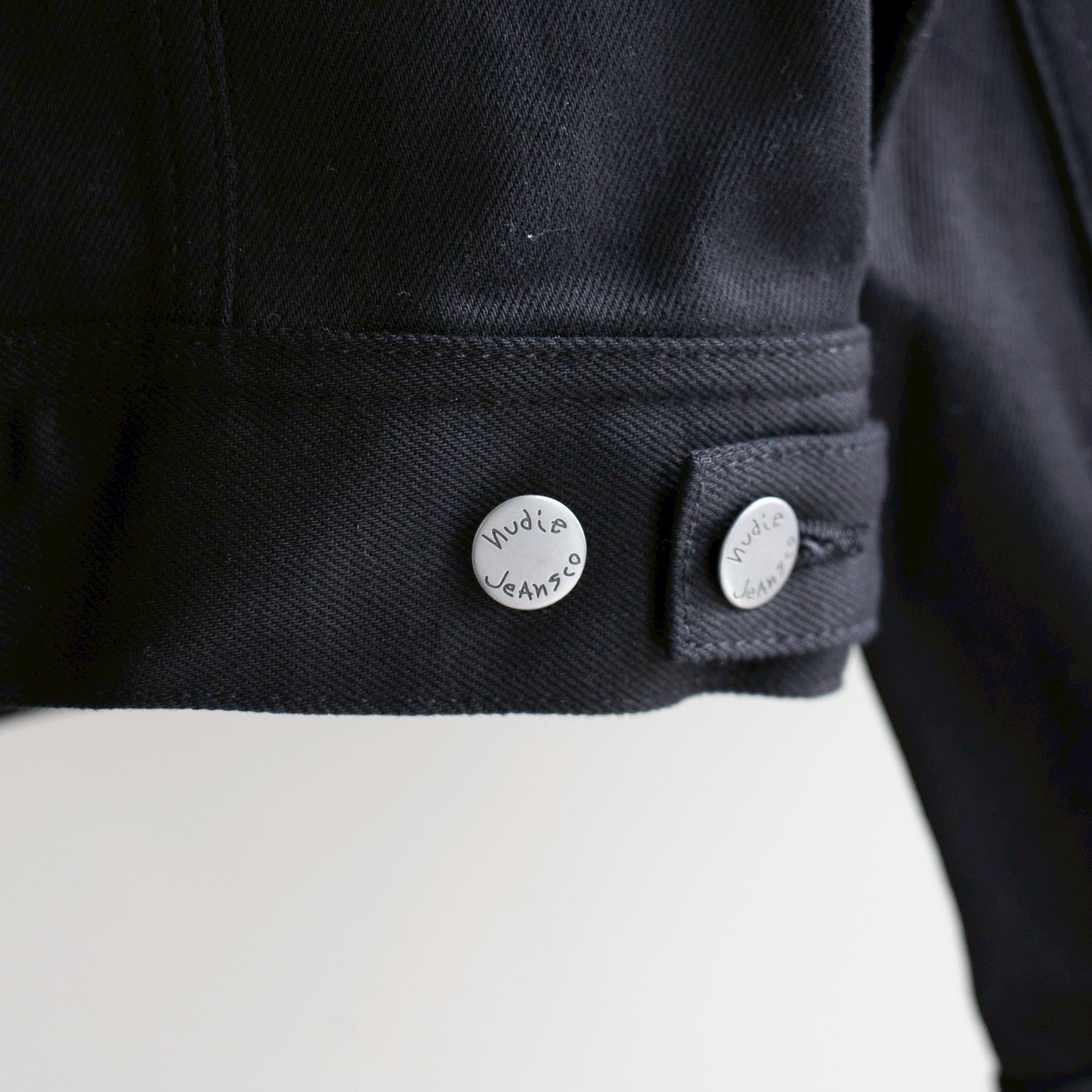 Tommy Dry Black Twill – แจ็กเก็ตดำสุดเท่ ใส่ง่าย เข้าทุกลุค