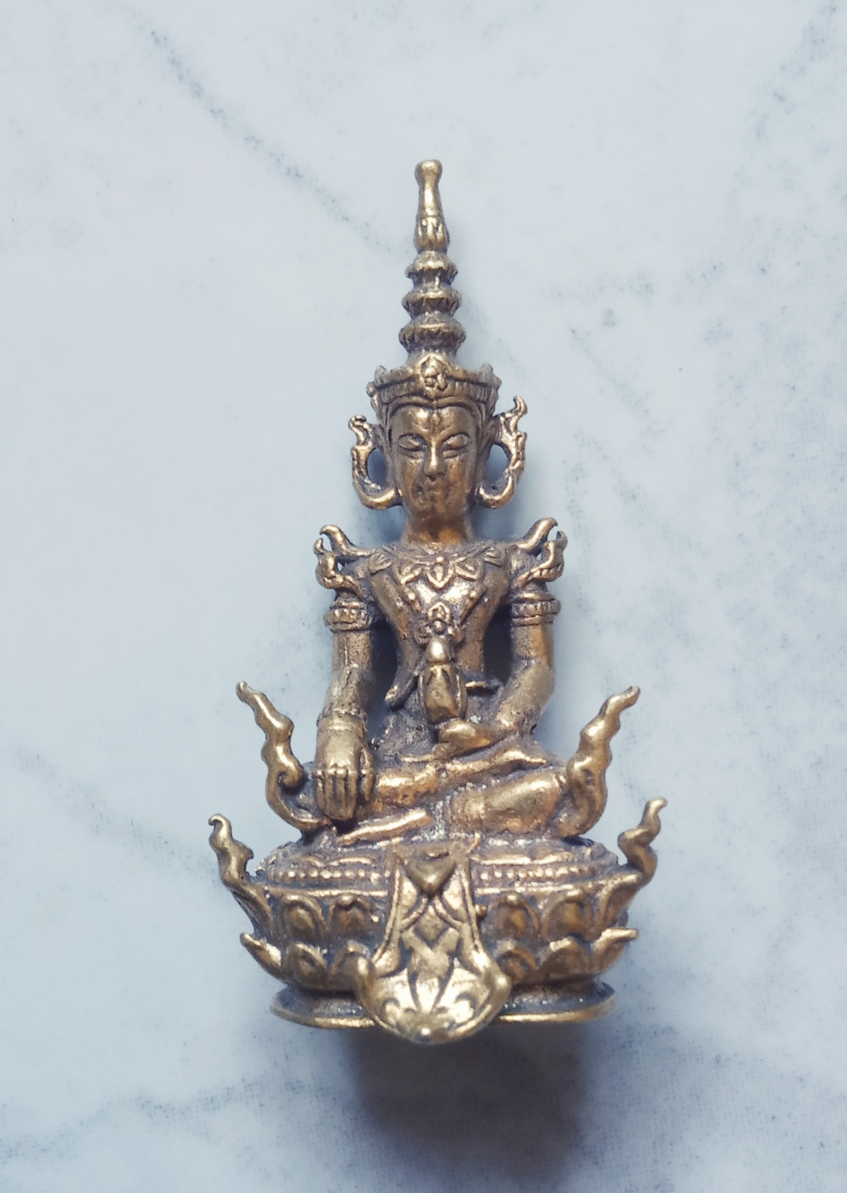 สมเด็จองค์ปฐม มหาจักรพรรดิ์ เนื้อทองเหลือง 2 * 4.5 cm