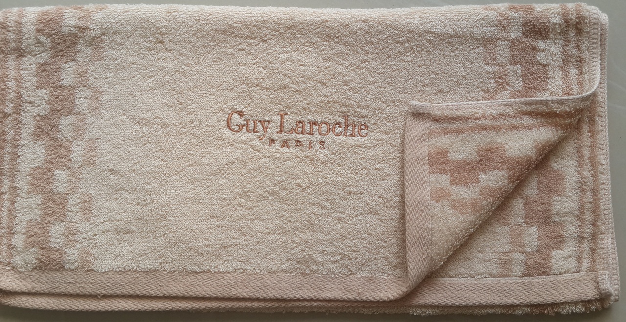 ผ้าขนหนู Guy Laroche