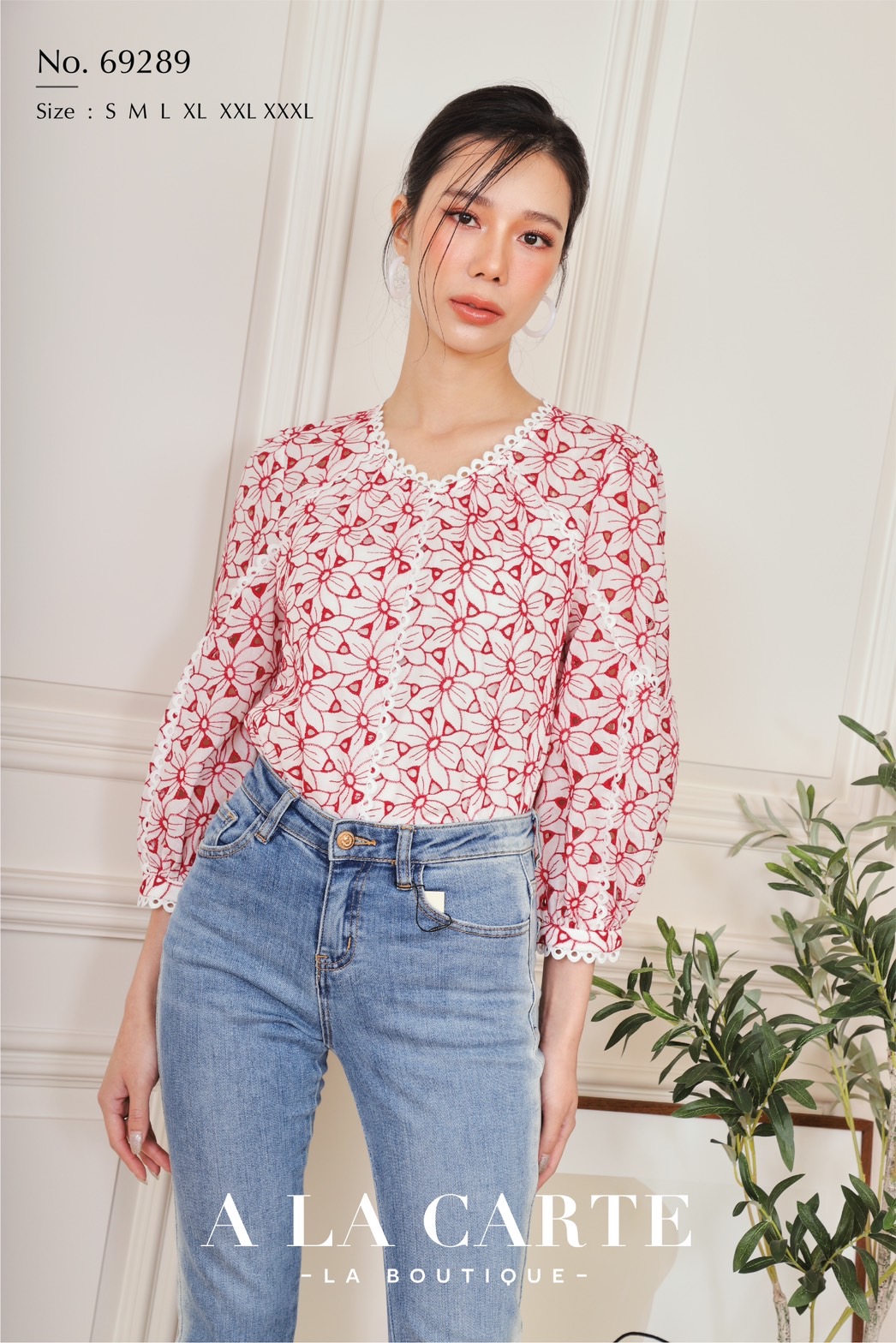 69289🦋💐 A La Carte💐เสื้อคอตตอนปักฉลุ two-toneตัดกับเนื้อผ้า ทรงคอวีโค้ง แทรกทริมกราฟฟิค แขน 3 ส่วน สีแดง XL สีเหลือง XL-3XL