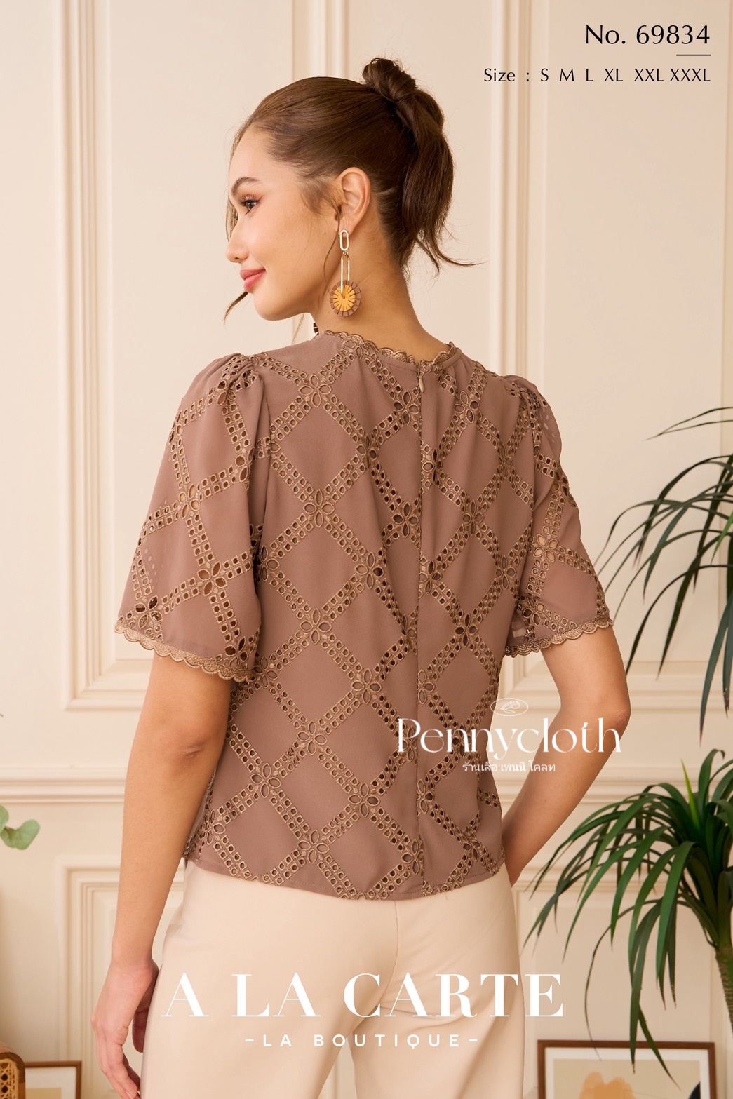 A La Carte รหัส 69834 เสื้อลูกไม้ชีฟอง งานปัก คอวี แขนสั้นแฟร์ สีดำ สีขาว สีโอวัลติน สีส้ม ( ขนาดเอวน้อยกว่าอก 2")