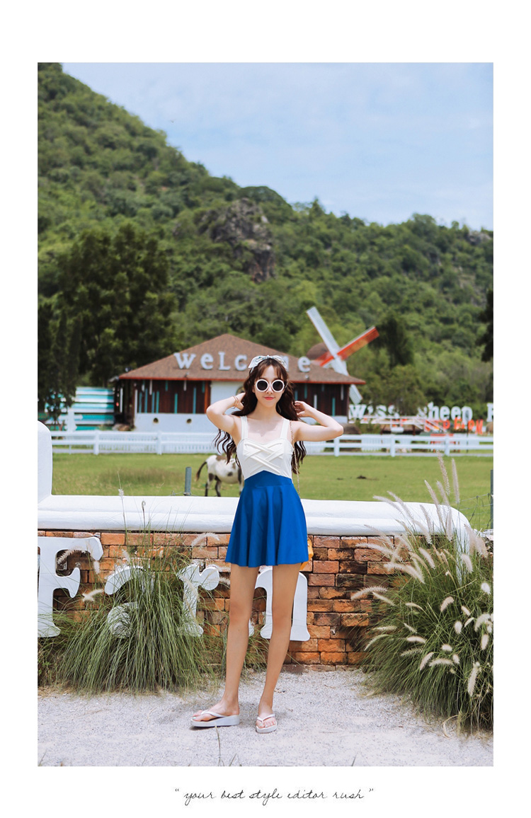 ***พรีออเดอร์***บิกินี่ชุดว่ายน้ำวันพีซ one-piece สีขาวครีมตัดต่อกระโปรงสีน้ำเงินอมฟ้า เล่นดีเทลแต่งลายสานกันช่วงอก กระโปรงกางเกงด้านใน สดใสน่ารักรับลมทะเล สวยเหมือนแบบค่ะ