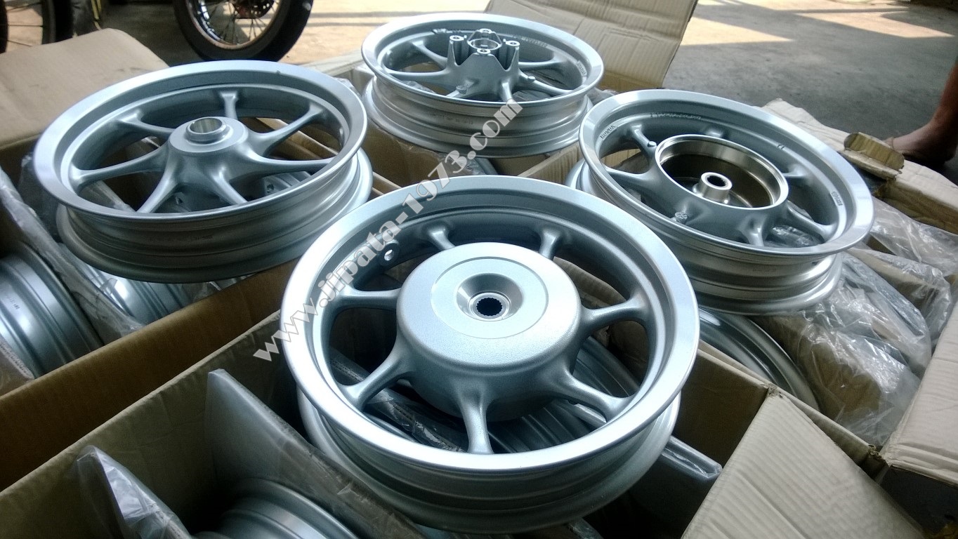 (Scoopy i) ชุดวงล้อแม็ก หน้า - หลัง Honda Scoopy i S12,Zoomer X แท้