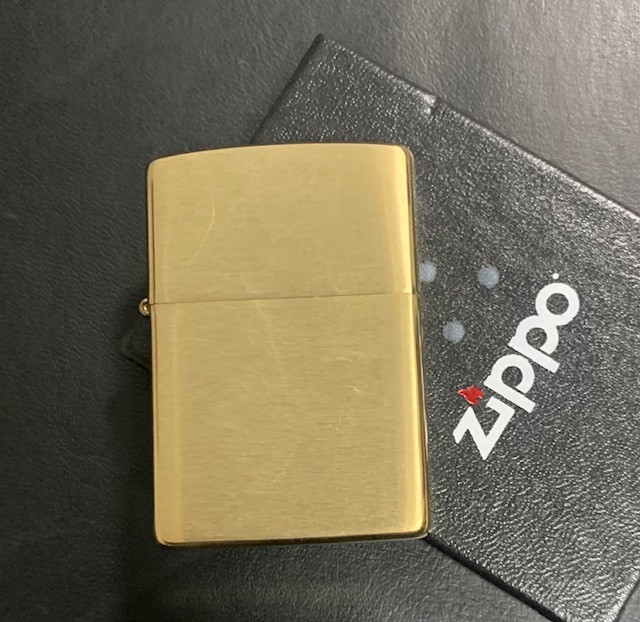 zippo #204 เนื้อทองเหลืองปัดด้าน ขอบเงา ก้นเต็ม บรรจุในกล่องอย่างดี สินค้าใหม่ยังไม่ผ่านการใช้งาน จึงยังไม่เติมน้ำมัน