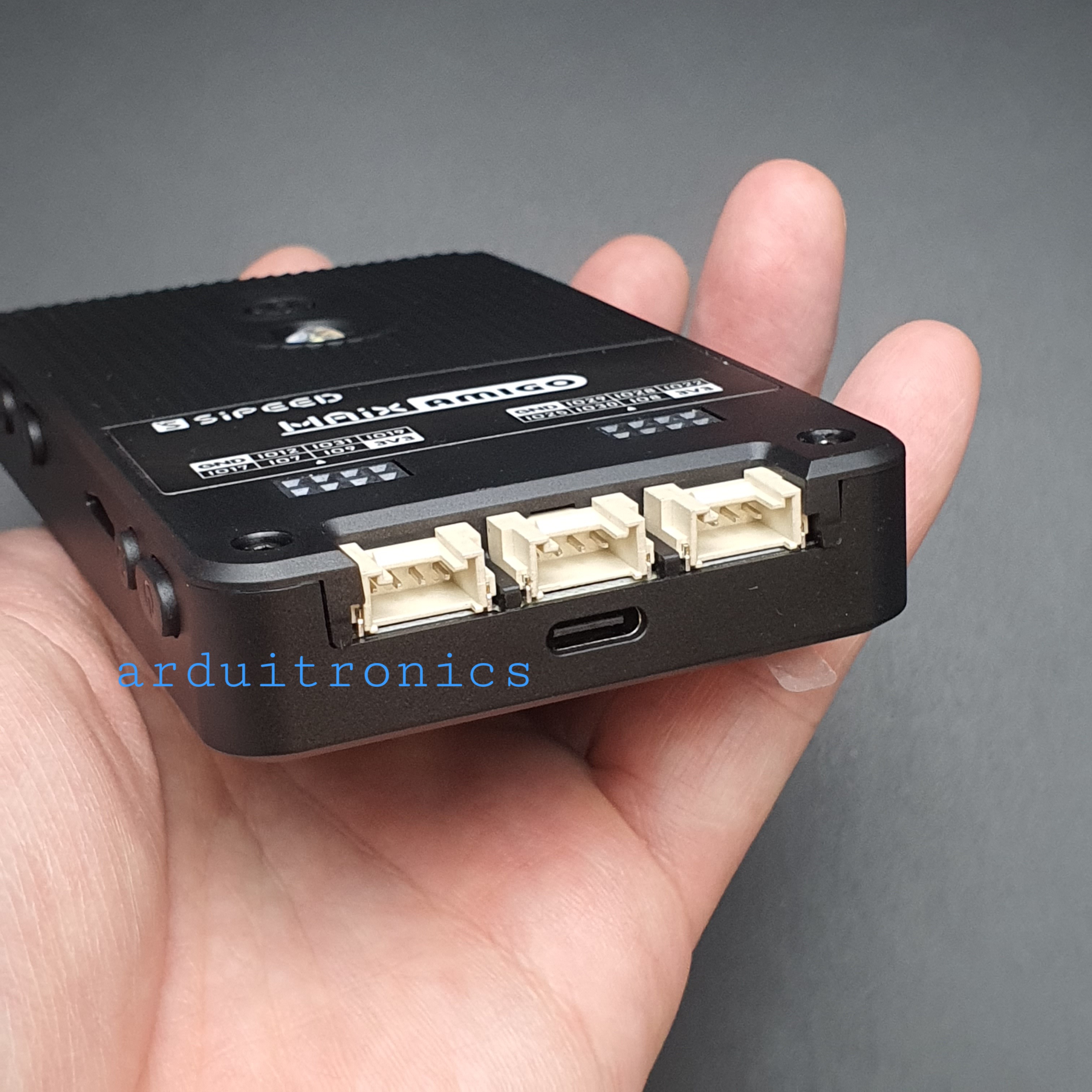 Sipeed Maix Amigo - All-in-One AIoT Development Platform Based on RV64GC (RISC-V) with Joystick