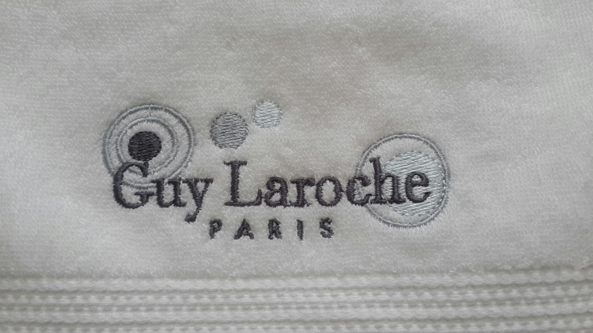 ผ้าขนหนู Guy Laroche
