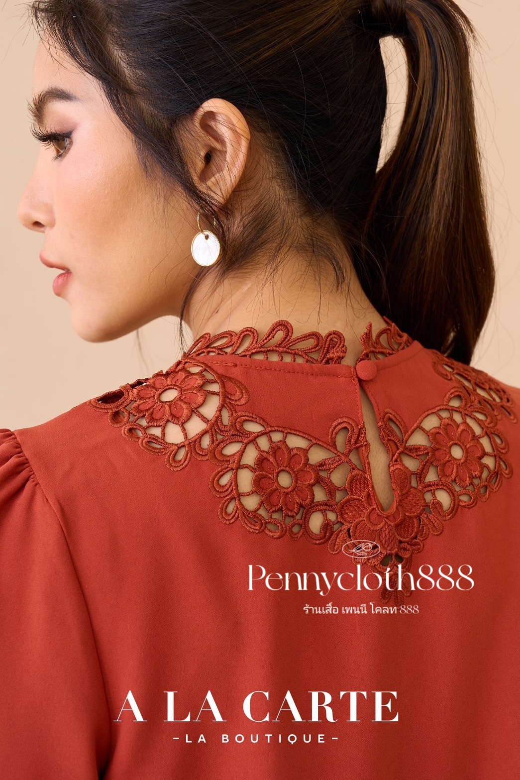 69683 เสื้อ A La Carte เครปเนื้อนุ่ม คอกลม แขนสั้นทรงแฟร์ งานปักฉลุเซาะทอลูกไม้ มีซับใน by PENNY CLOTH 888