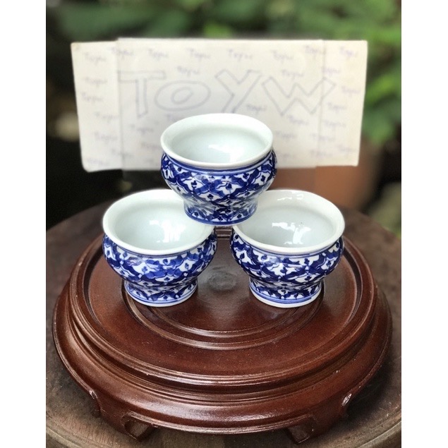 เริ่มต้น 390 บาท เก็บเก่า กระโถนจิ๋วลายคราม สวย สมบูรณ์ น่าเก็บสะสม 1.ขนาดปากกว้าง 2.5 นิ้ว สูง 1.9 นิ้ว 2.ขนาดปากกว้าง 3 นิ้ว สูง 2.5 นิ้ว
