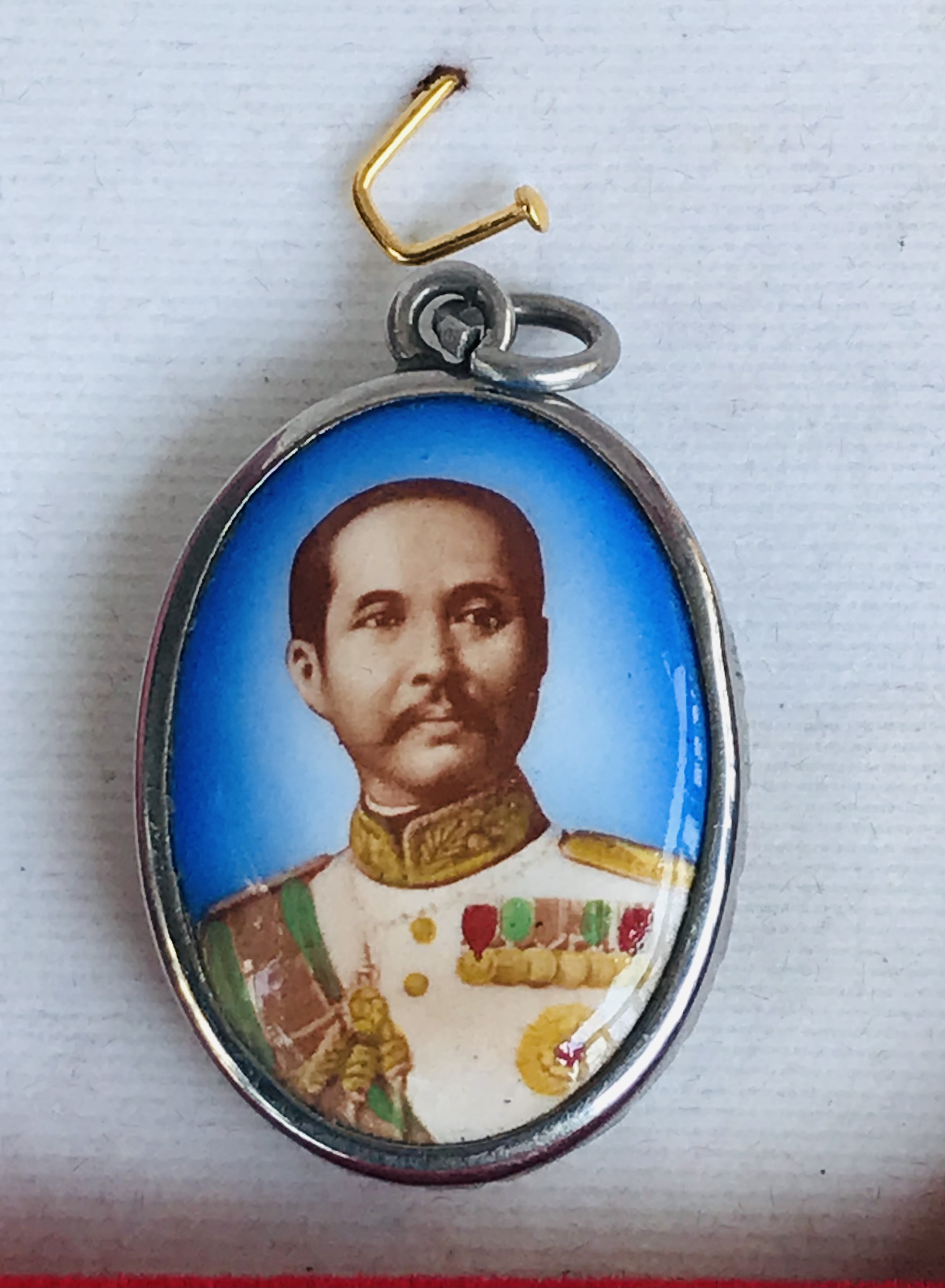 ราคาเริ่มต้น 390 บาท จี้ ล็อกเก็ต Locket เข็มกลัดกะไหล่เงิน รัชกาลที่ 5 เสด็จพ่อ ร.5 หลังยันต์ห้า เหมาะใส่ขึ้นคอจะเป็นสิริมงคลอย่างยิ่ง. สภาพสวยหายากค่ะ