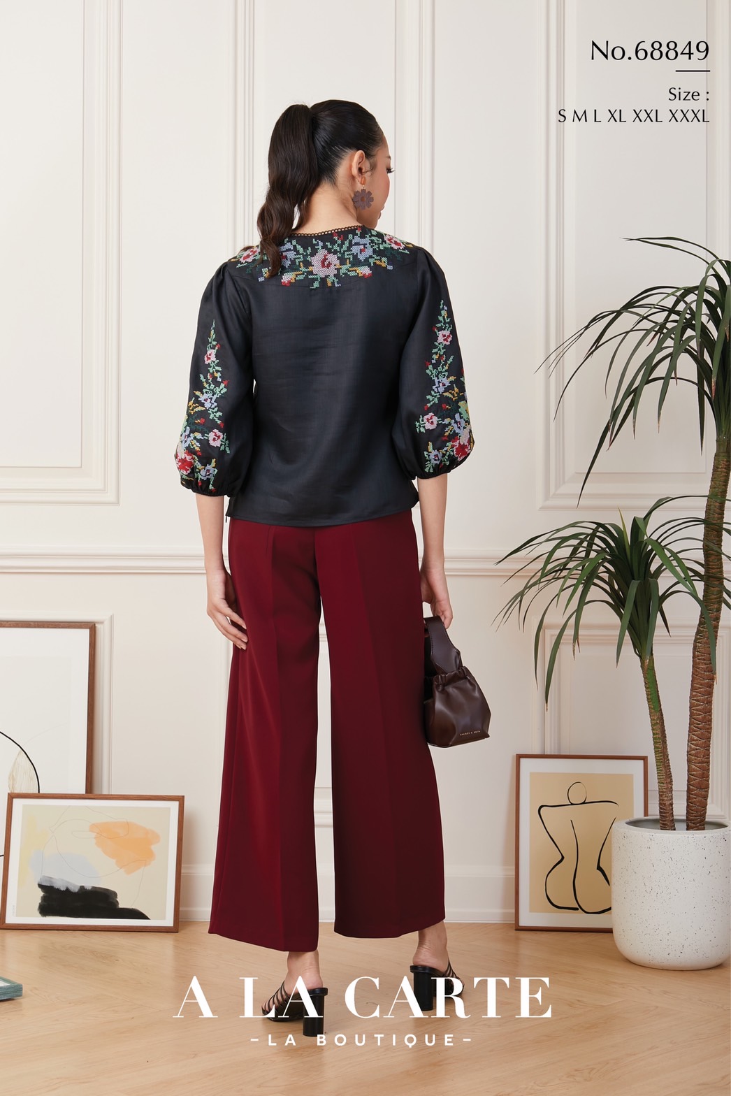 68849 💐A La Carte💐เสื้อลินินแขน 3 ส่วน เนื้อผ้าบางใส่สบาย ซับในผ้าคอตตอน งานปักลายครอสติส ตัดต่อช่วงบ่าด้านหน้า ทรงเสื้อตัดต่อคัทวี ดูเพรียว🦋 สีดำ 2XL