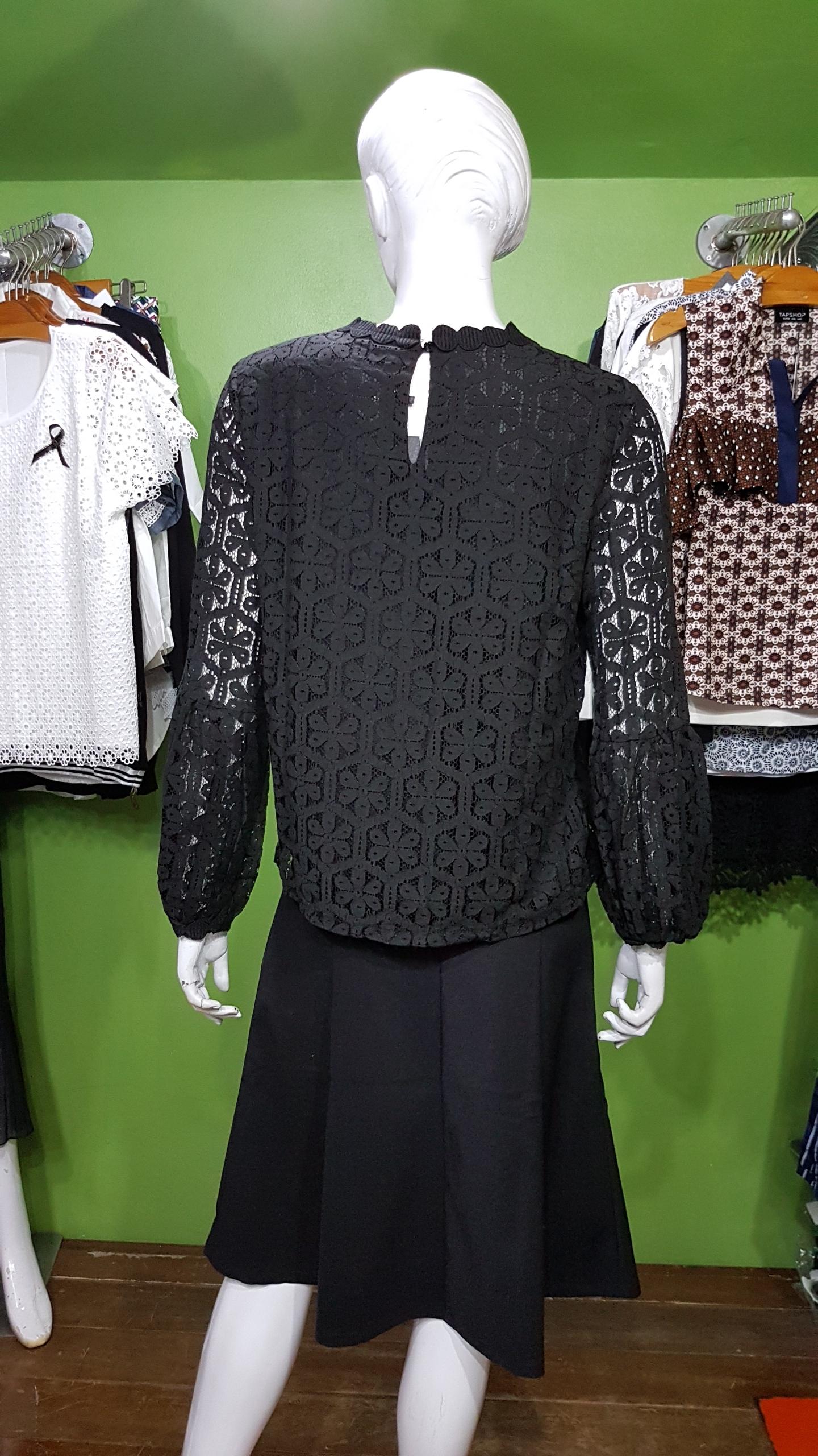 เสื้อลูกไม้แขนยาวสีดำ SO GOOD มีซับใน ( ผ้าไม่ยืดค่ะ ) ค่ะ