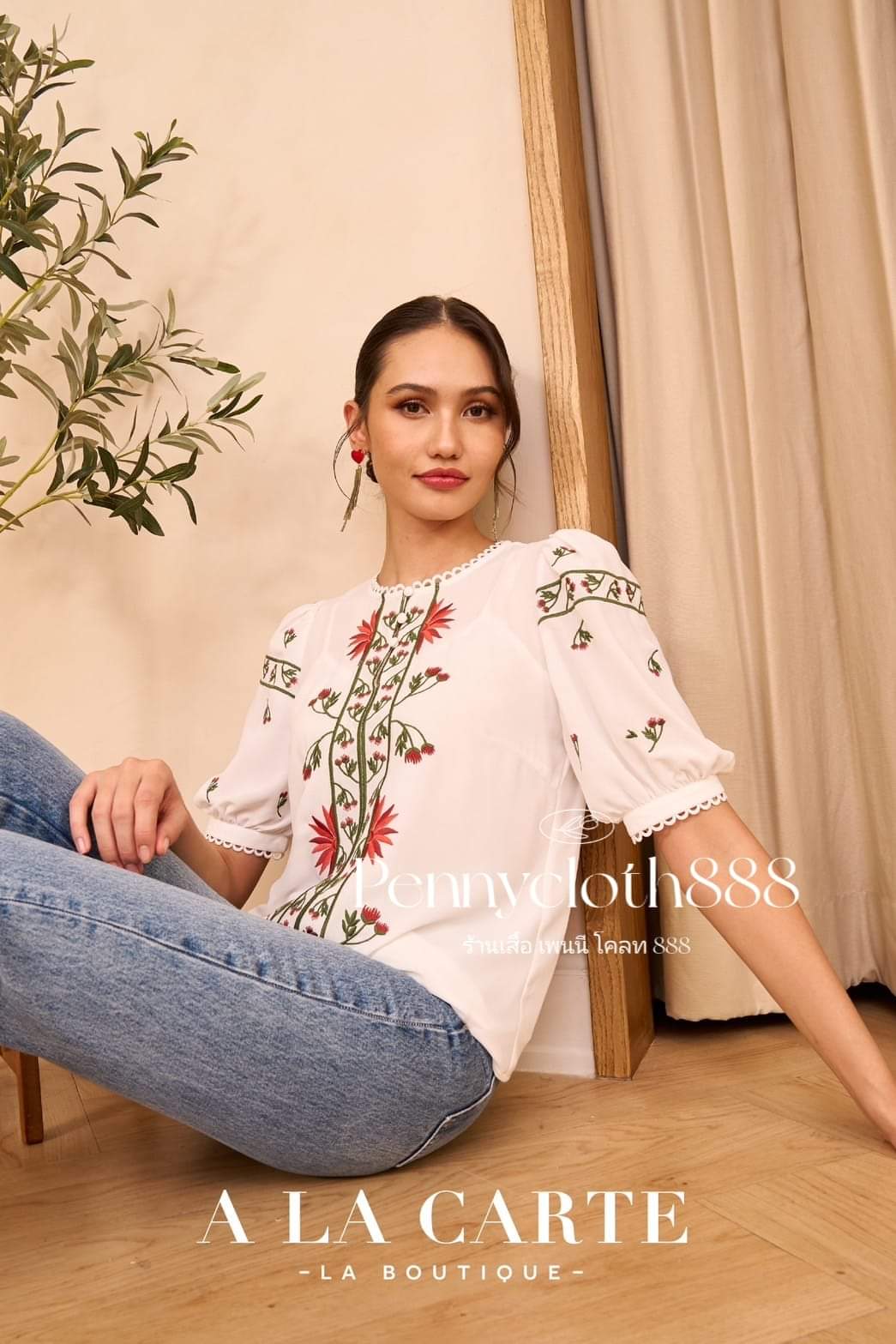 69648 เสื้อ Alacarte ชีฟองแขนสั้น คอกลมแต่งทริม งานปัก placement มีซับใน สวยหรู
