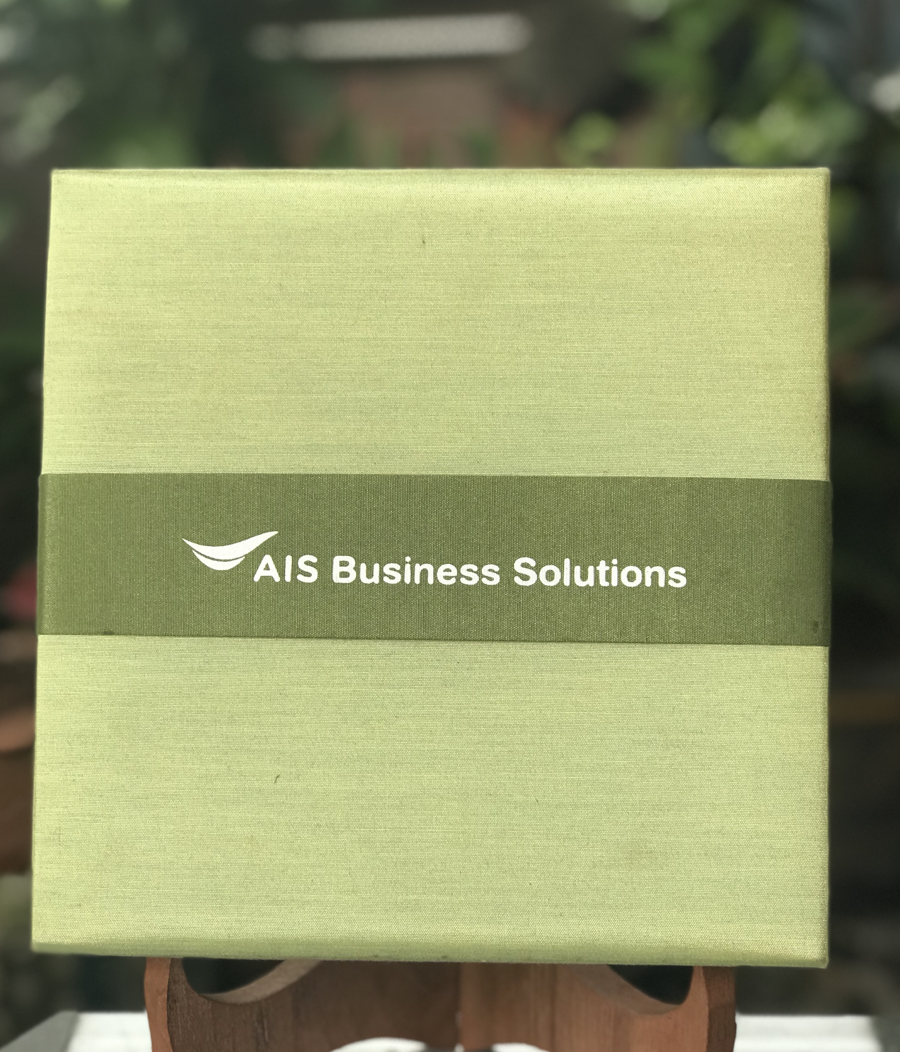 เก็บเก่า ชุดของพรีเมี่ยมที่ระลึกเอไอเอส AIS Business Solution บรรจุในกล่องผ้าไหมสวยหรู
