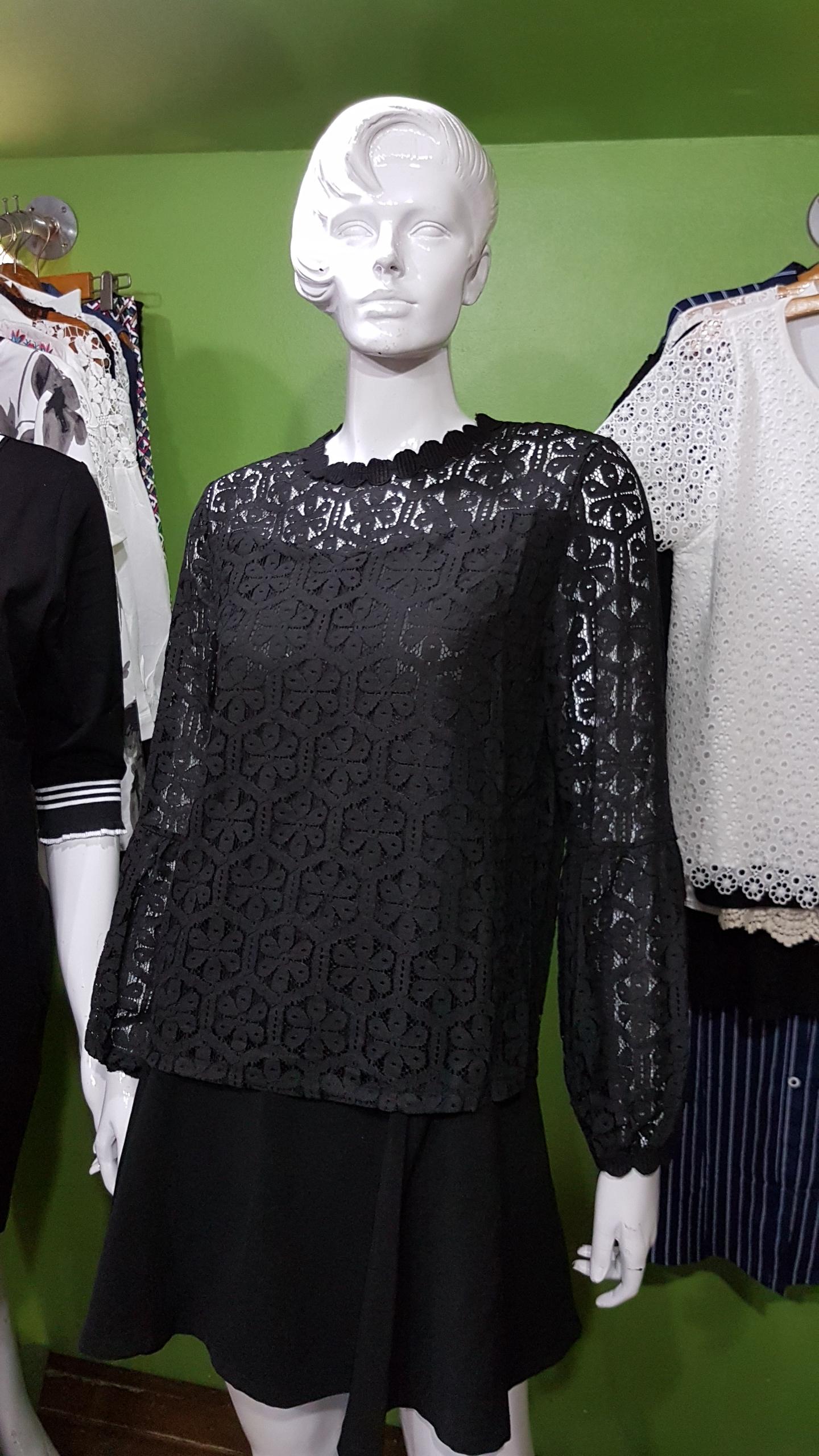 เสื้อลูกไม้แขนยาวสีดำ SO GOOD มีซับใน ( ผ้าไม่ยืดค่ะ ) ค่ะ