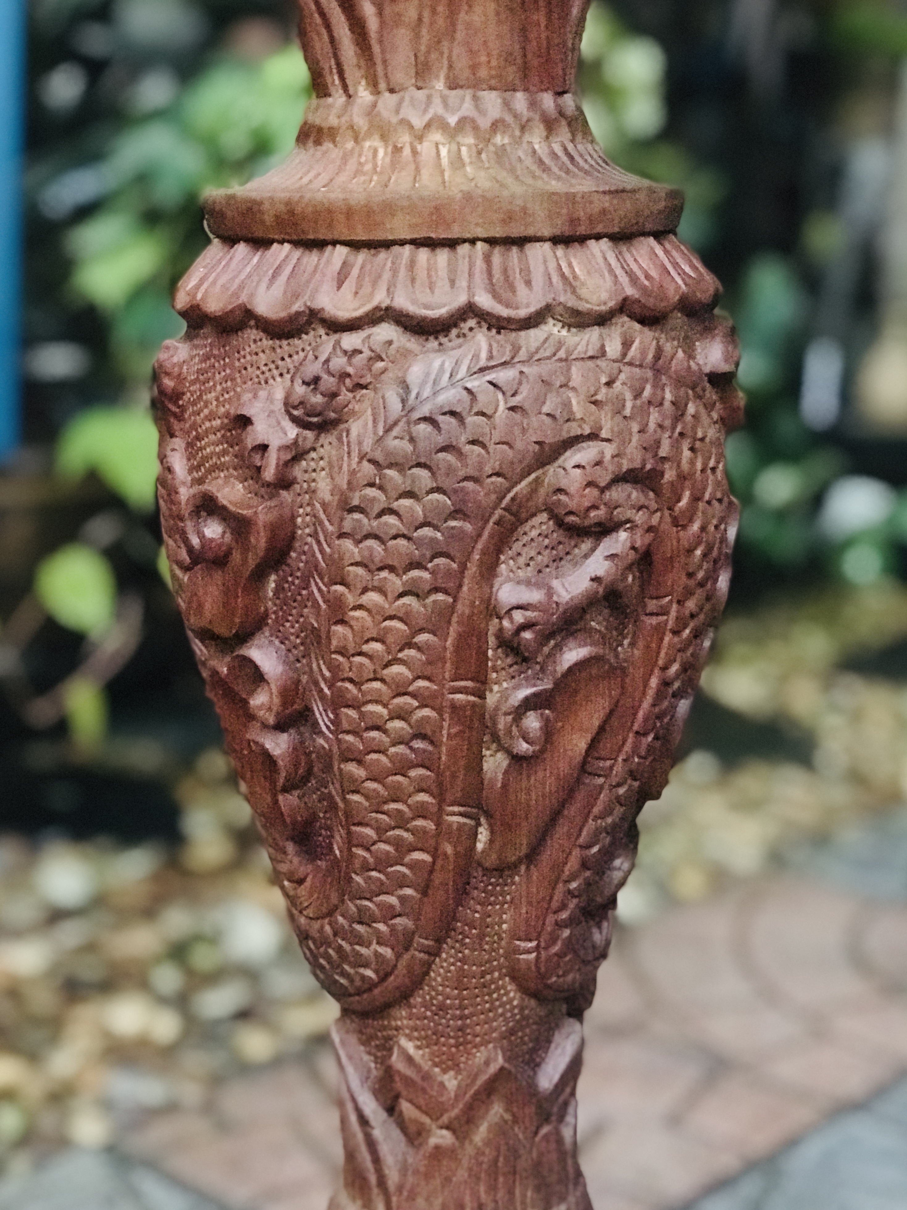 ทักสอบถามราคานะคะ งานเก่า แจกันไม้สักกลึง แกะลายมังกรพันรอบ ขนาดกว้าง 20 ซม สูง 79 ซม