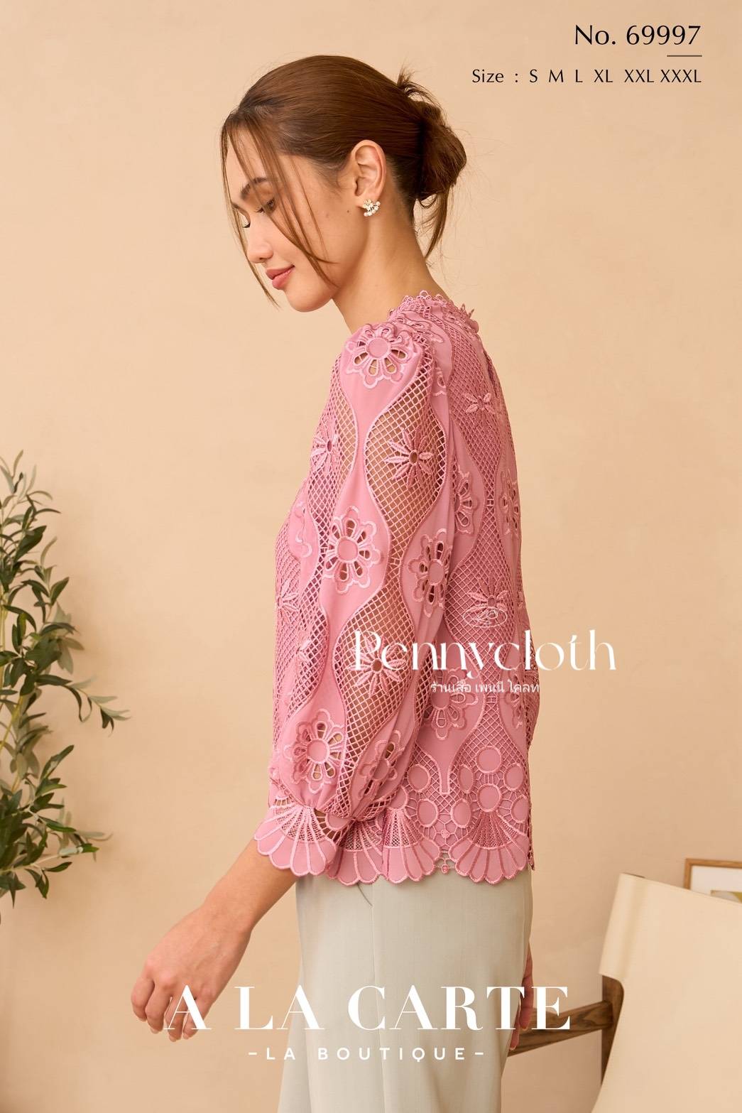 เสื้อ A La Carte รหัส 69997 ลูกไม้ชีฟอง ปักฉลุทอลูกไม้ใหม่ คอกลม แขน 4 ส่วน มีซับ สวยหรู