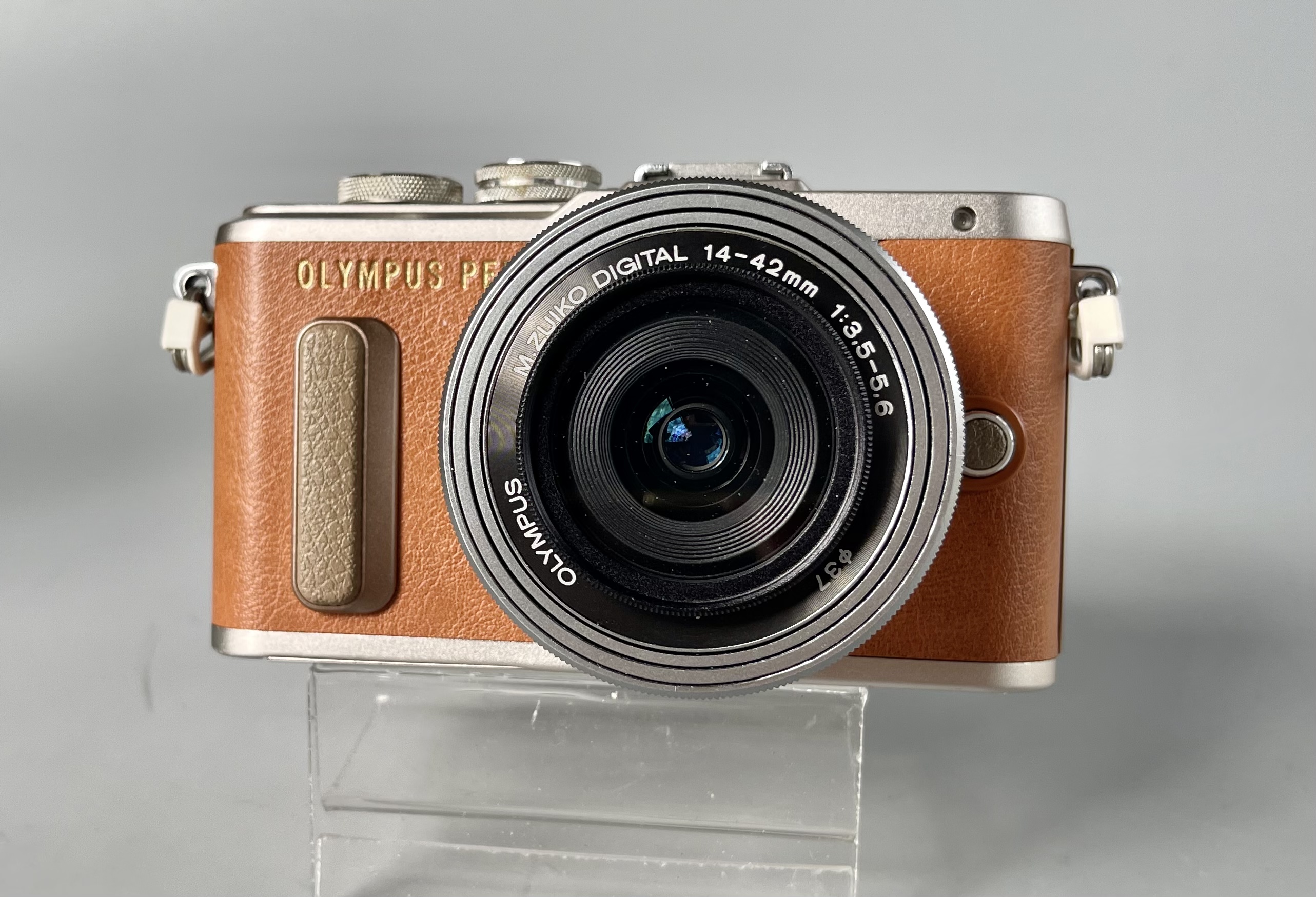 ขาย Olympus EPL8 Lens 14-42 kit (สีน้ำตาล)ชัตเตอร์ 4037 สภาพสวยราคาประหยัด