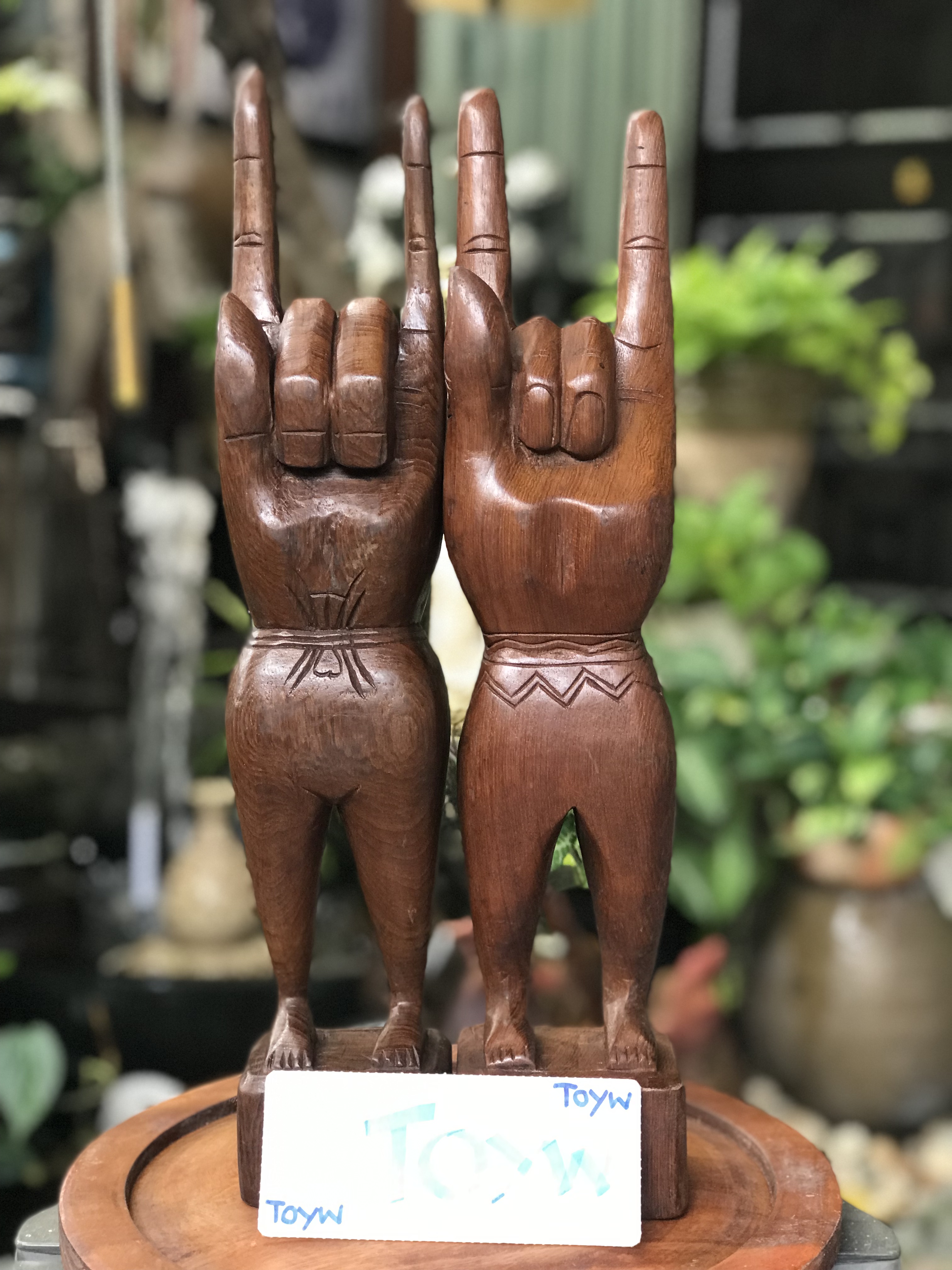 คู่ละ 990 บาท handcraft - Teak Wood ไม้สักชิ้นเดียวแกะสลัก I ❤️ U ตั้งโชว์ ตกแต่งบ้าน แต่งร้าน ตามสไตล์ของคุณ ขนาดกว้าง 3.5 นิ้ว สูง 17 นิ้ว