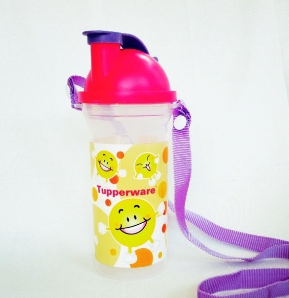 Tupperware กระติกน้ำเด็ก Easy Go ลาย Smile 1 ใบ พร้อมสายสะพาย