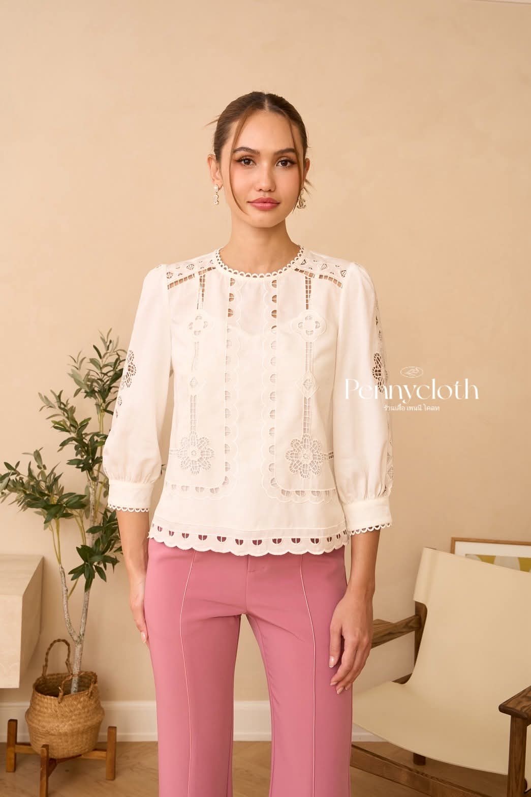 69879 เสื้อ Alacarte ลินินซิลด์ งานปักฉลุ ลายกราฟิกและดอกไม้ คอกลม แขน 5 ส่วน by PENNY CLOTH