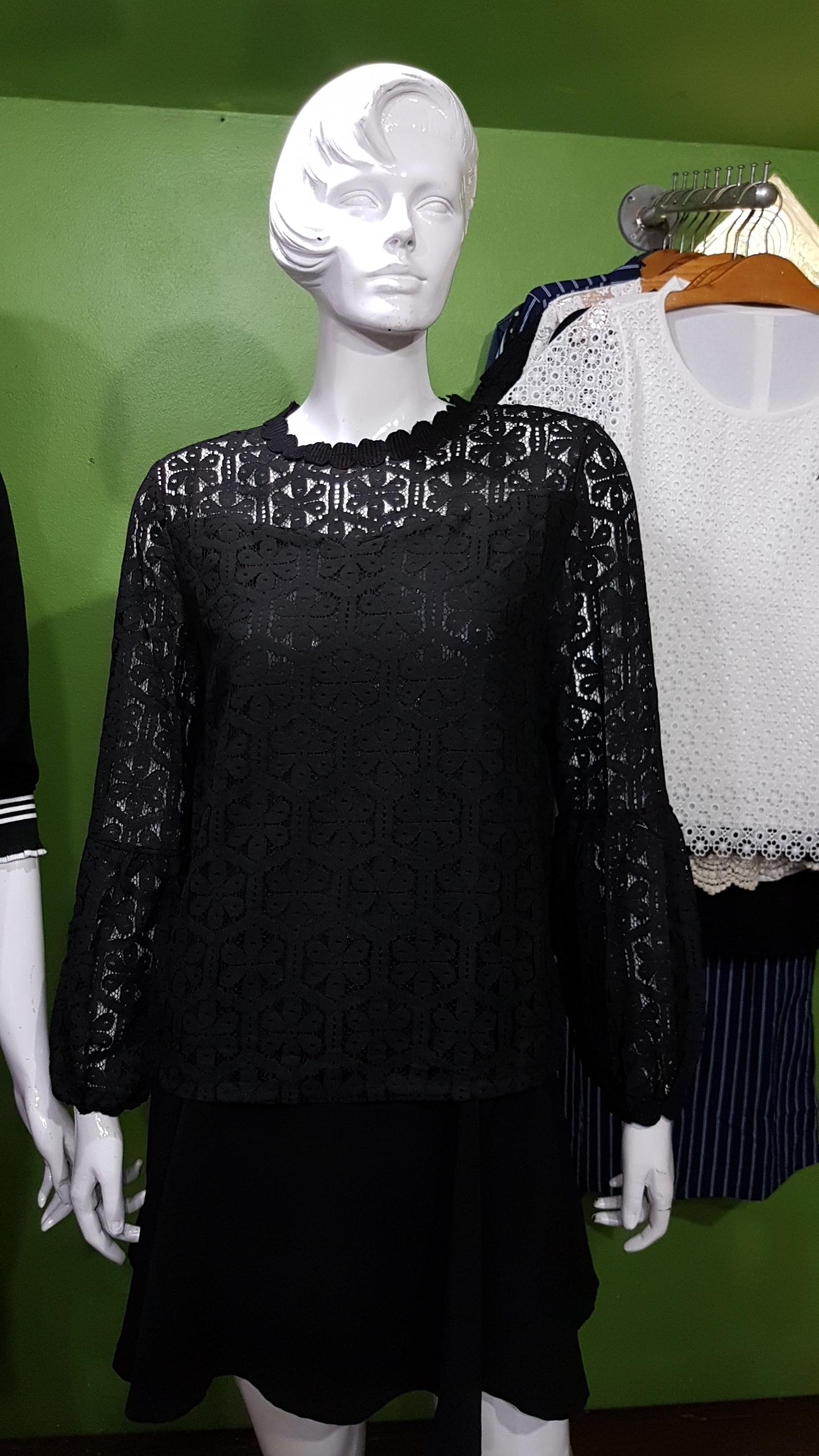 เสื้อลูกไม้แขนยาวสีดำ SO GOOD มีซับใน ( ผ้าไม่ยืดค่ะ ) ค่ะ