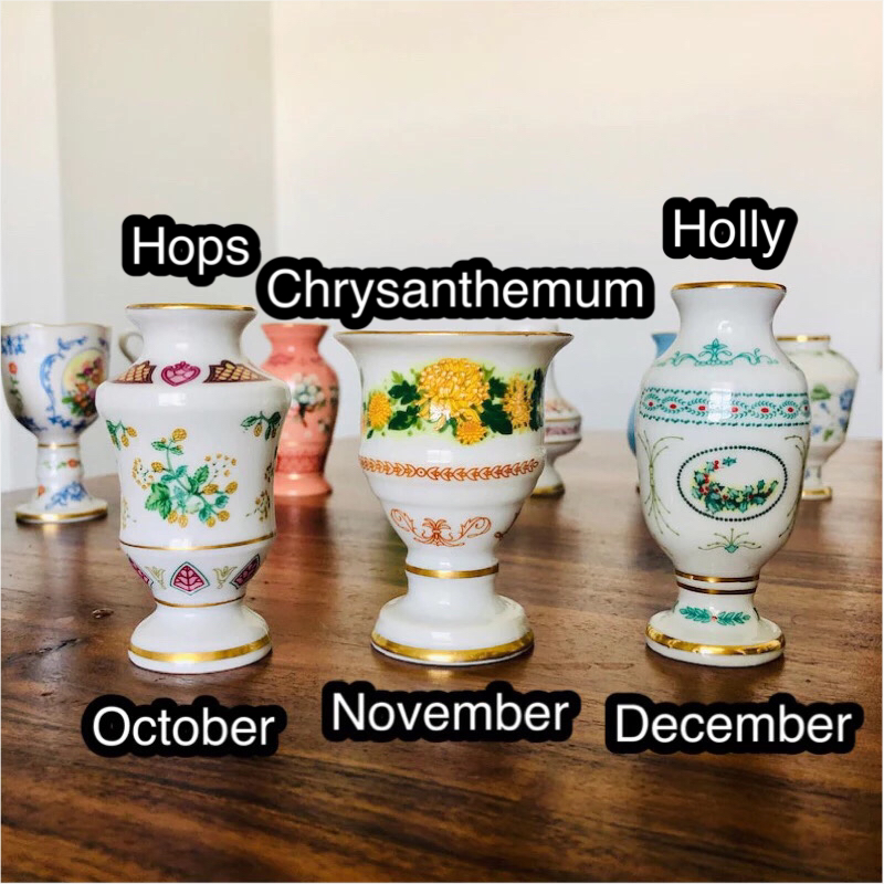 ชุดแจกัน 12 เดือน เนื้อกระเบื้อง ลายดอกไม้วาดมือ แตกต่างในแต่ละเดือน Vtg 1982 Franklin Porcelain Miniature Vases Jan-Dec