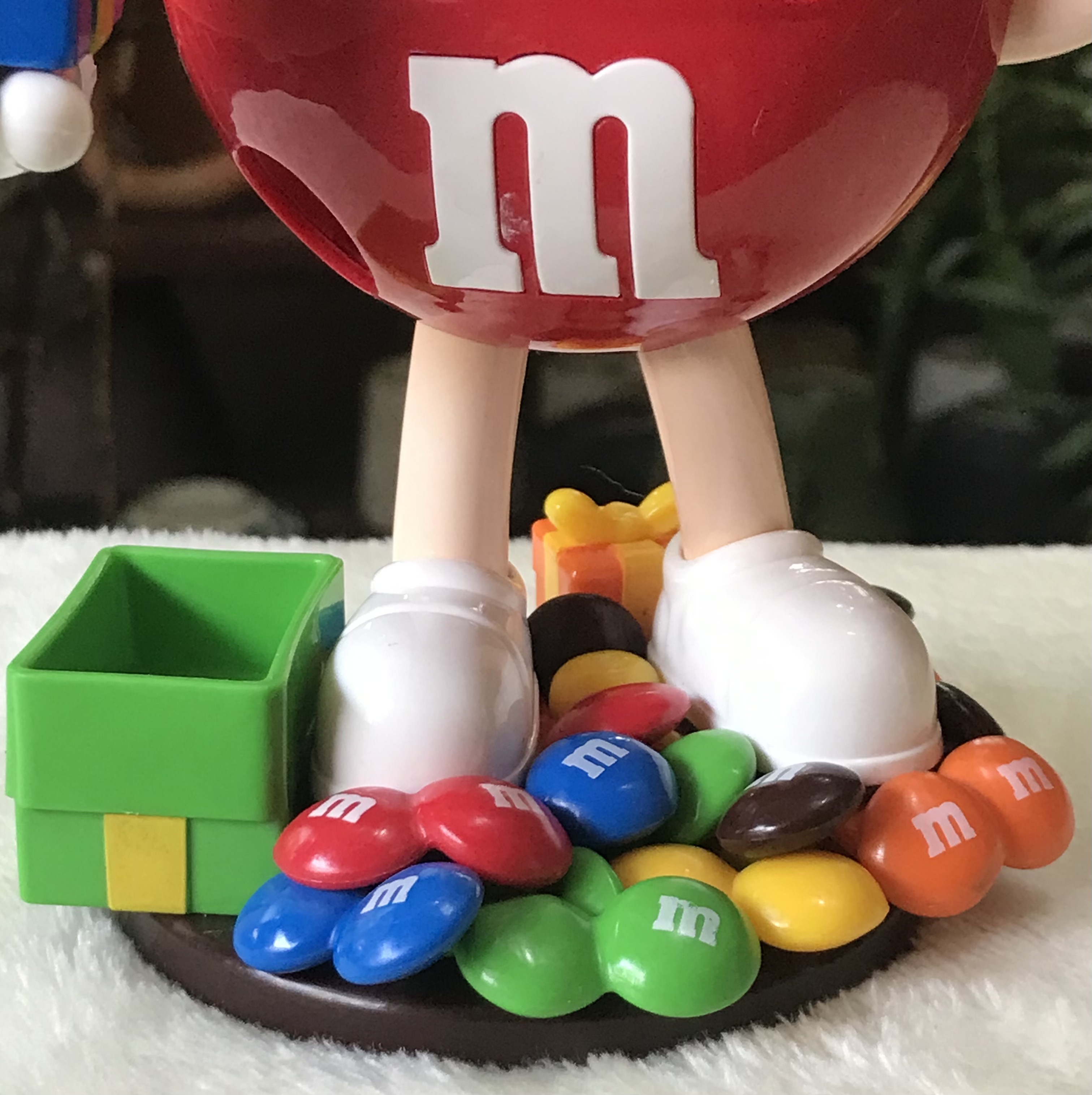 ￼โมเดล ตุ๊กตา M&M เอ็ม แอนด์ เอ็ม เปิดฝาหลังได้ แขนขยับได้ M&M Jack in the box Chocolate Candy Dispenser Toy