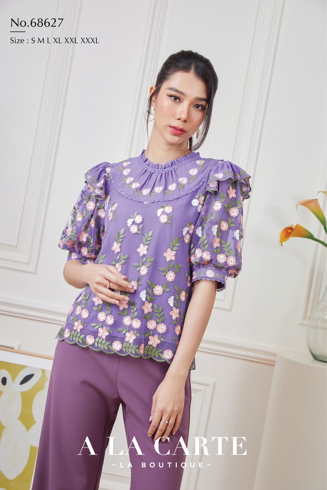 68627 เสื้อ A La Carte แขนสั้นงานปักบนผ้าลูกไม้ตาข่าย เลาะเชิงรอบชายเสื้อ มีซับใน แผงอกมีการปักบนผ้าชีฟอง ปักโค้งรอบคอ สีดำ 3XL