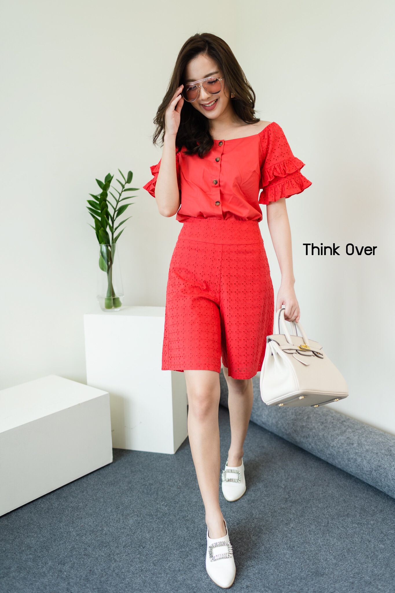 ชุดเซ็ต Think Over เนื้อผ้าคอตตอน ลูกไม้ฉลุ เสื้อกระดุมผ่าหน้า แขนสั้นมีระบาย กางเกงมีซิปข้าง มีซับในอย่างดีค่ะ สีแดง สีเหลือง size M อก 38 เอว 28" สะโพก 38" ยาว 19 นิ้วค่ะ
