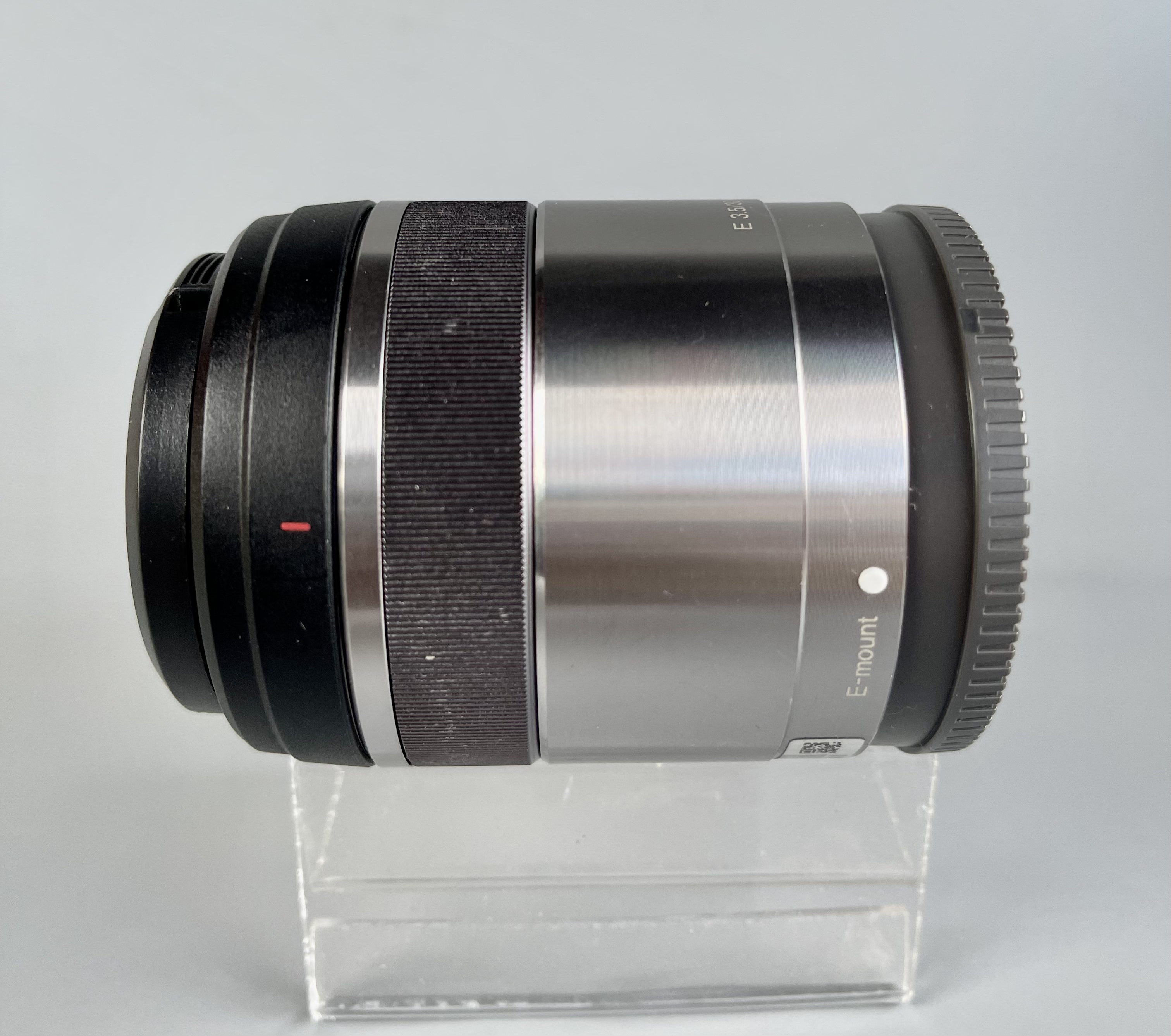 เลนส์ Sony E 30 มม. F3.5 มาโคร มองโลกอย่างใกล้ชิด