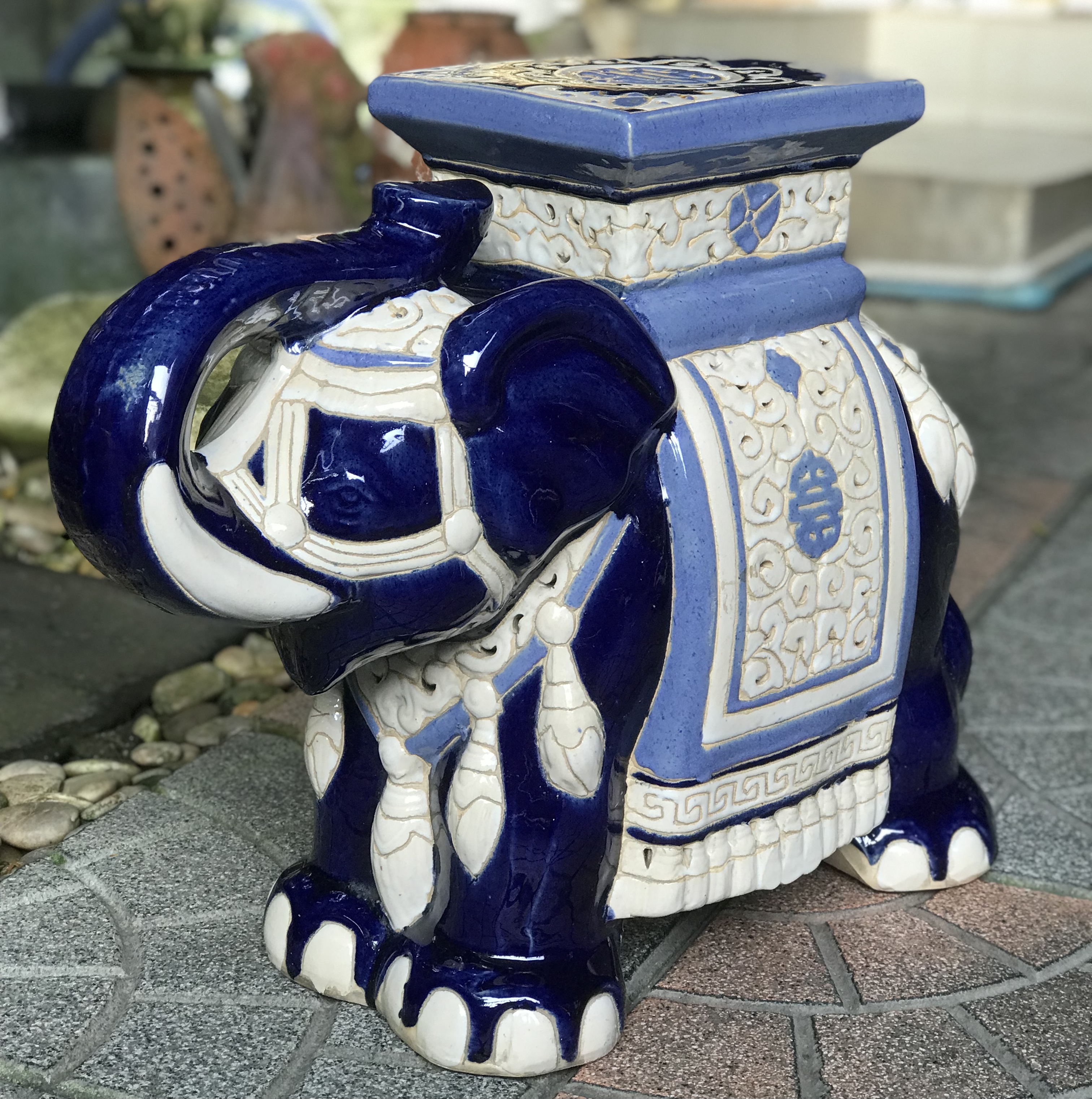 1 เชือก เก่ากว่า 40 ปี กี๋ช้างเซรามิค กี๋วางกระถาง แจกัน รูปปั้นช้าง LARGE CERAMIC ELEPHANT PLANT STAND SIDE TABLE,1980S