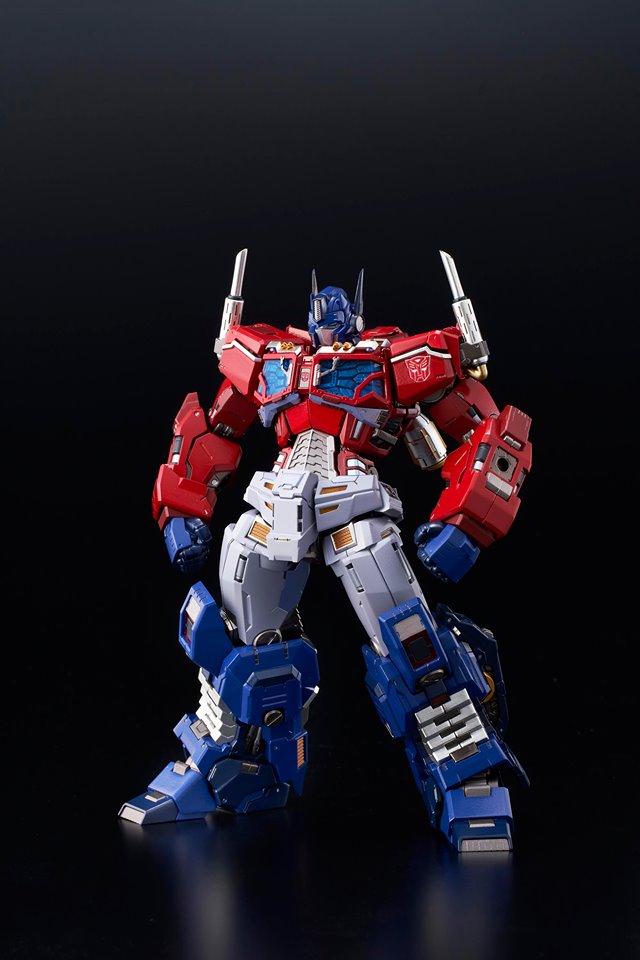 "Pre-Order" Kuro Kara Kuri Optimus Prime