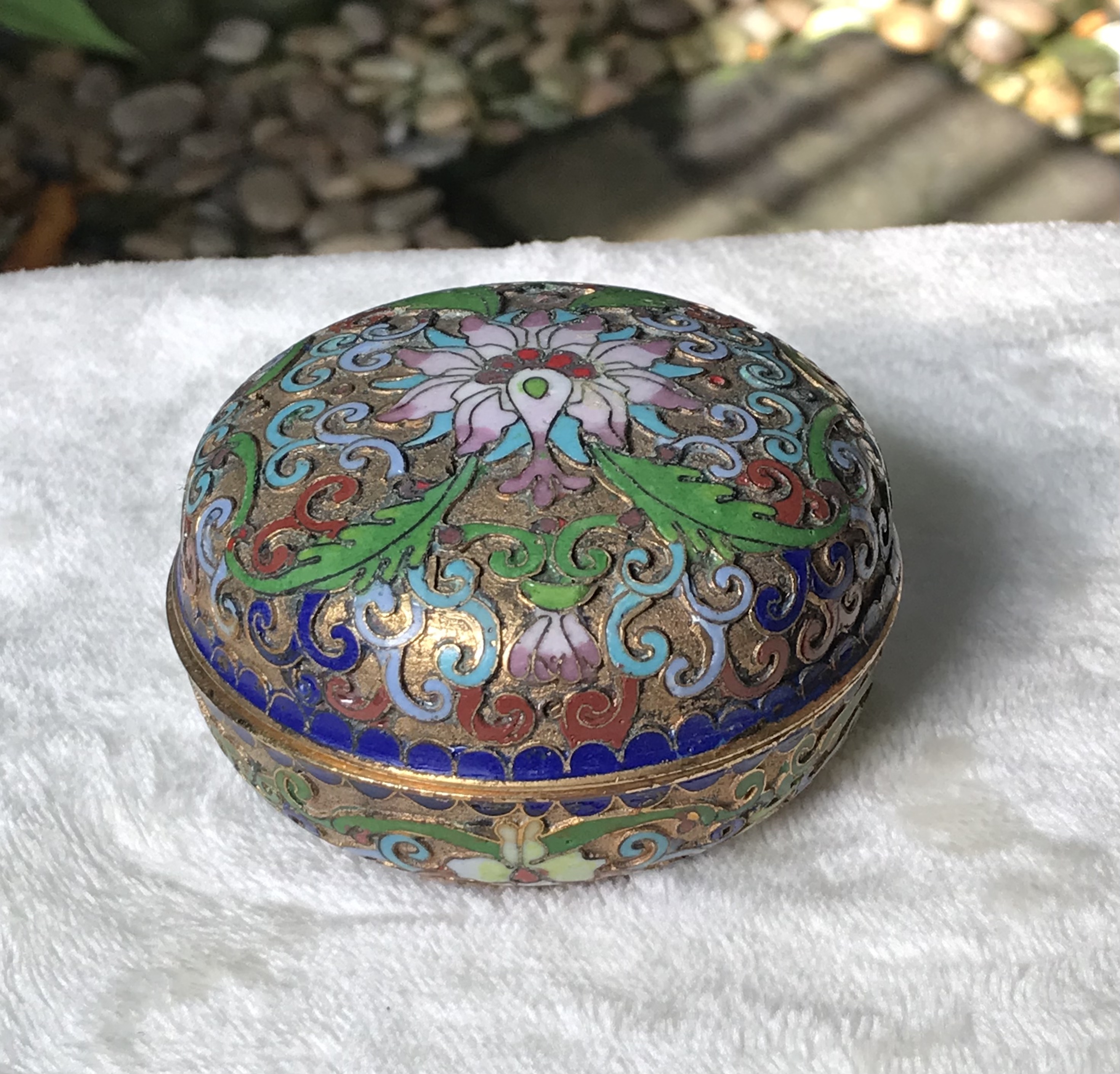 งานเก่า ตลับทองเหลืองถมปัด งานถมปัดโบราณสภาพสวยหายาก