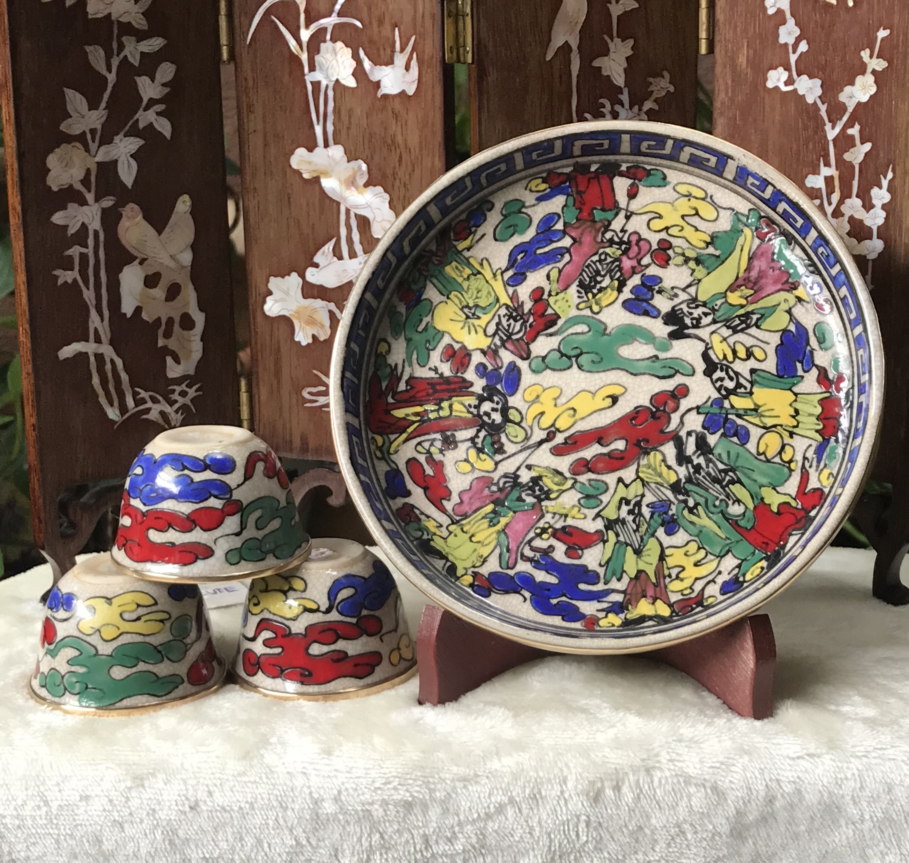 ￼ชุดจอกน้ำชา พร้อมถาดรองจอก เนื้อกระเบื้อง เขียนสี รัดขอบทองเหลือง Vintage Chinese Porcelain Tea Set Hand painted