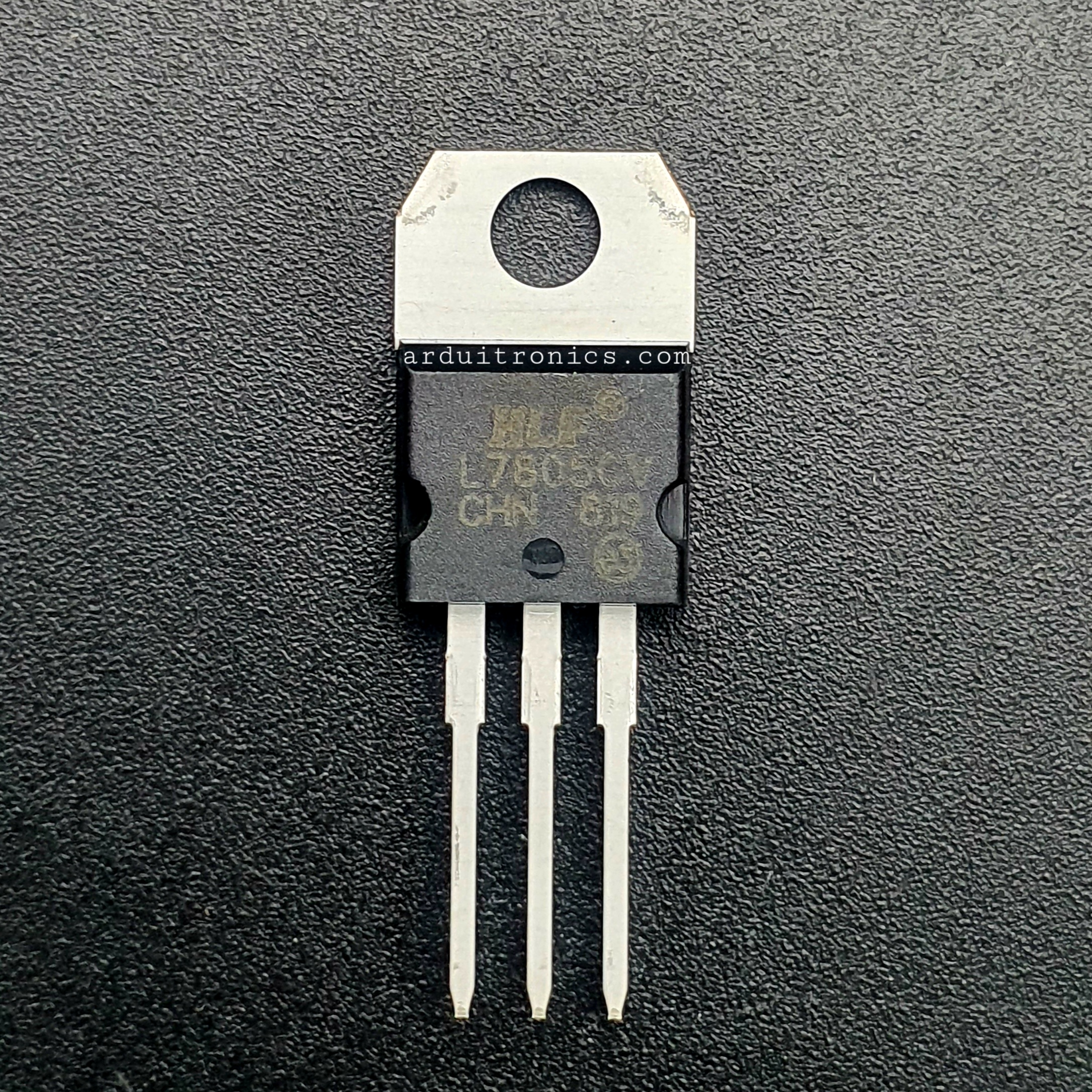 IC7805 (Regulator)