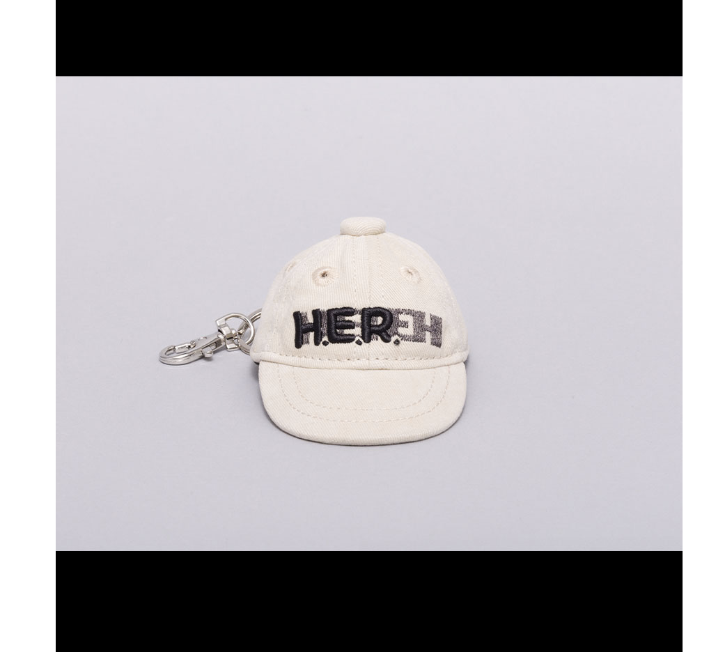 IU -2024 IU H.E.R. WORLD TOUR CONCERT IN SEOUL Official MD -Ball Cap Keyring - Beige