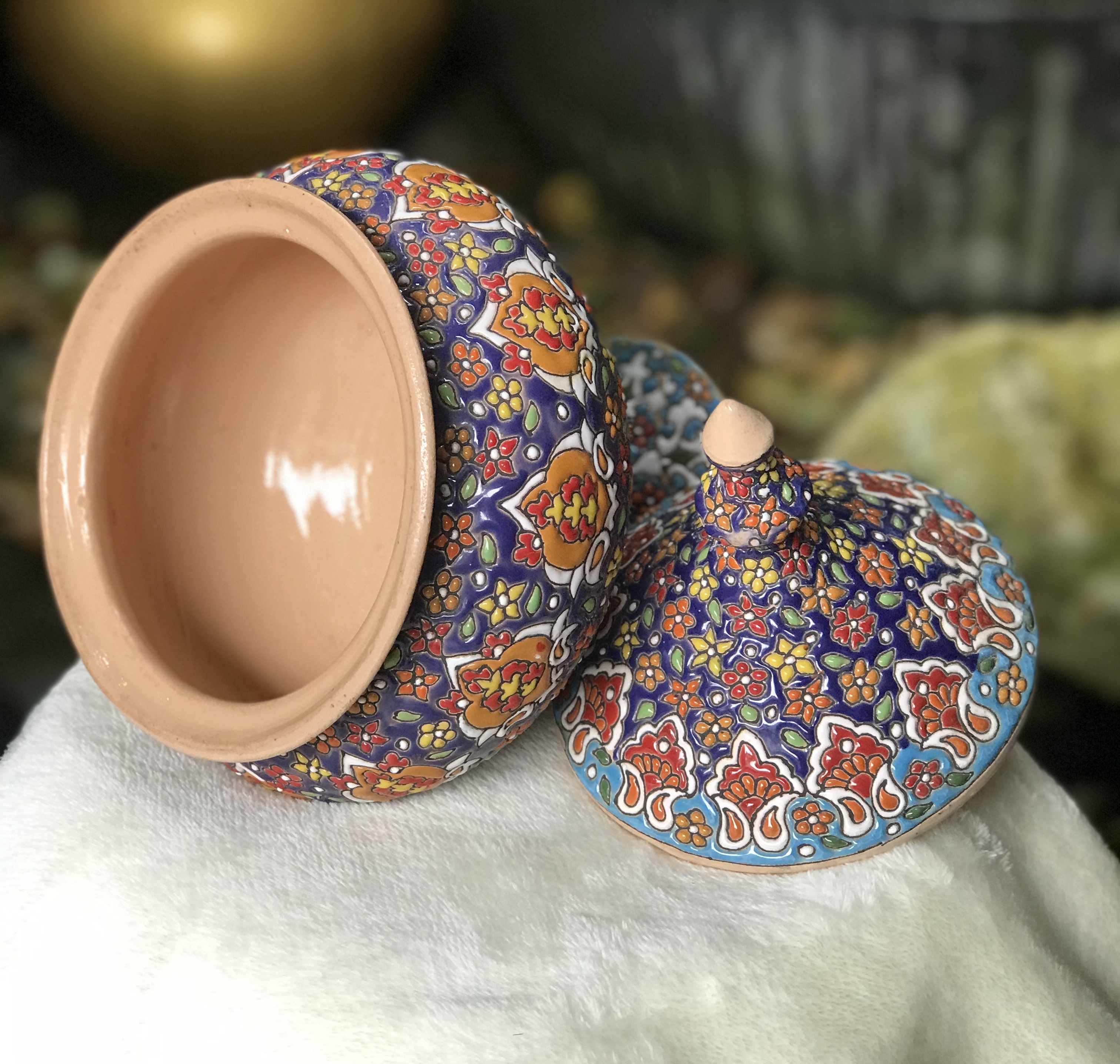 ฐานมีซ่อม โถเขียนสีลายนูนศิลปะเครื่องปั้นดินเผาตุรกี Hand Painted Enamel on Clay/Handicraft Pottery Container