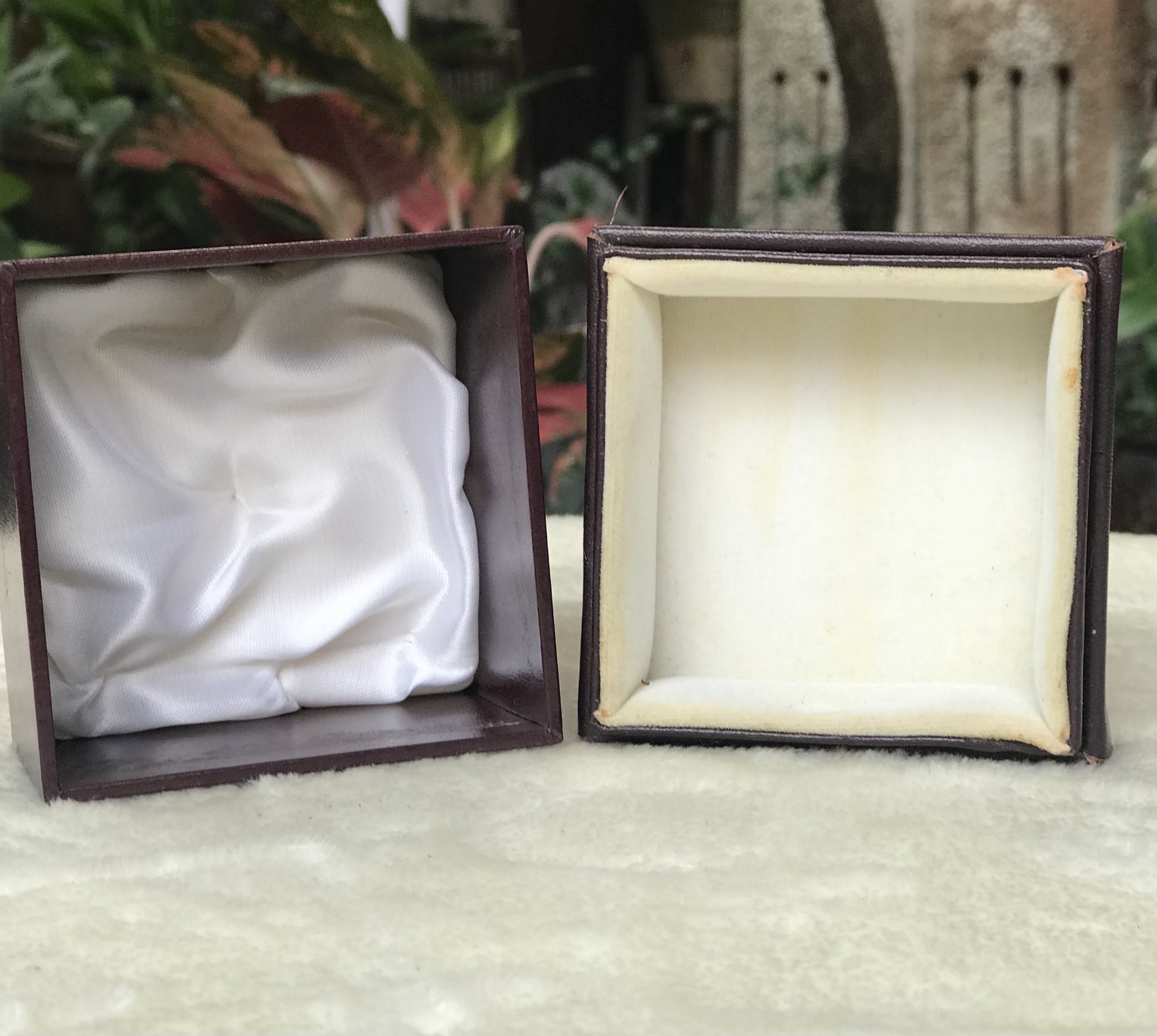 ￼เก่าเก็บ กล่องไม่สวย ของที่ระลึกการบินไทย โถแป้งเจิม โถปริก ผอบเบญจรงค์น้ำทอง Thai Benjarong Porcelain Small Ginger Jar