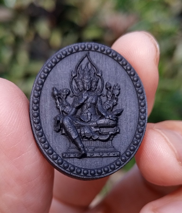 ท้าวมหาพรหม แกะจากไม้งิ้วดำ ขนาด 2.6×3cm