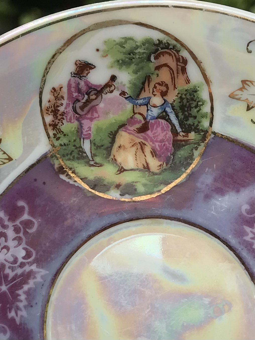 จานรองแก้ว ถ้วยชา/กาแฟเซรามิคเคลือบมุก ลาย La Reine Limoges with Fragonard Couple Scene ขนาดกว้าง 12 ซม